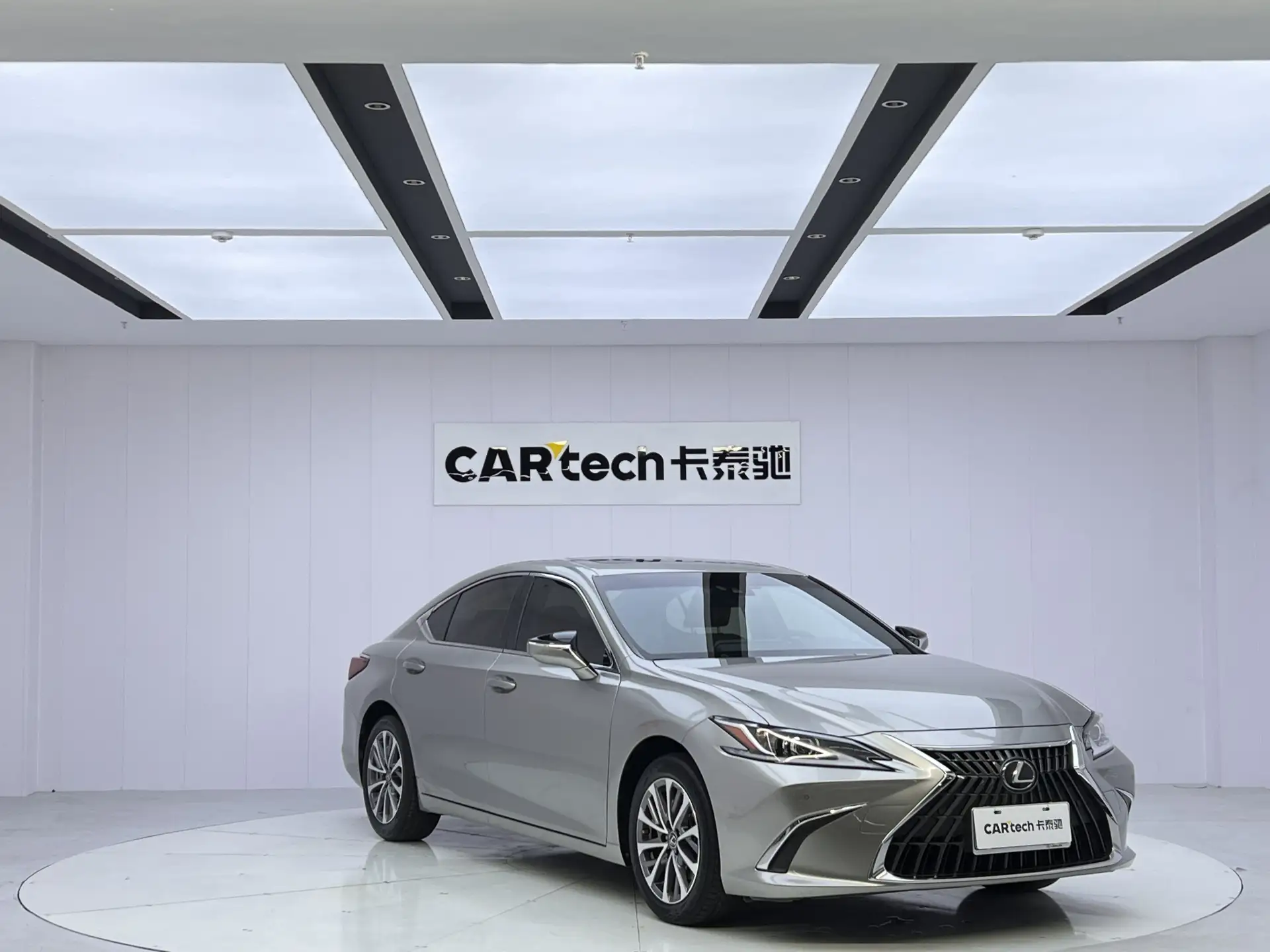 Lexus ES 200, 2022 2