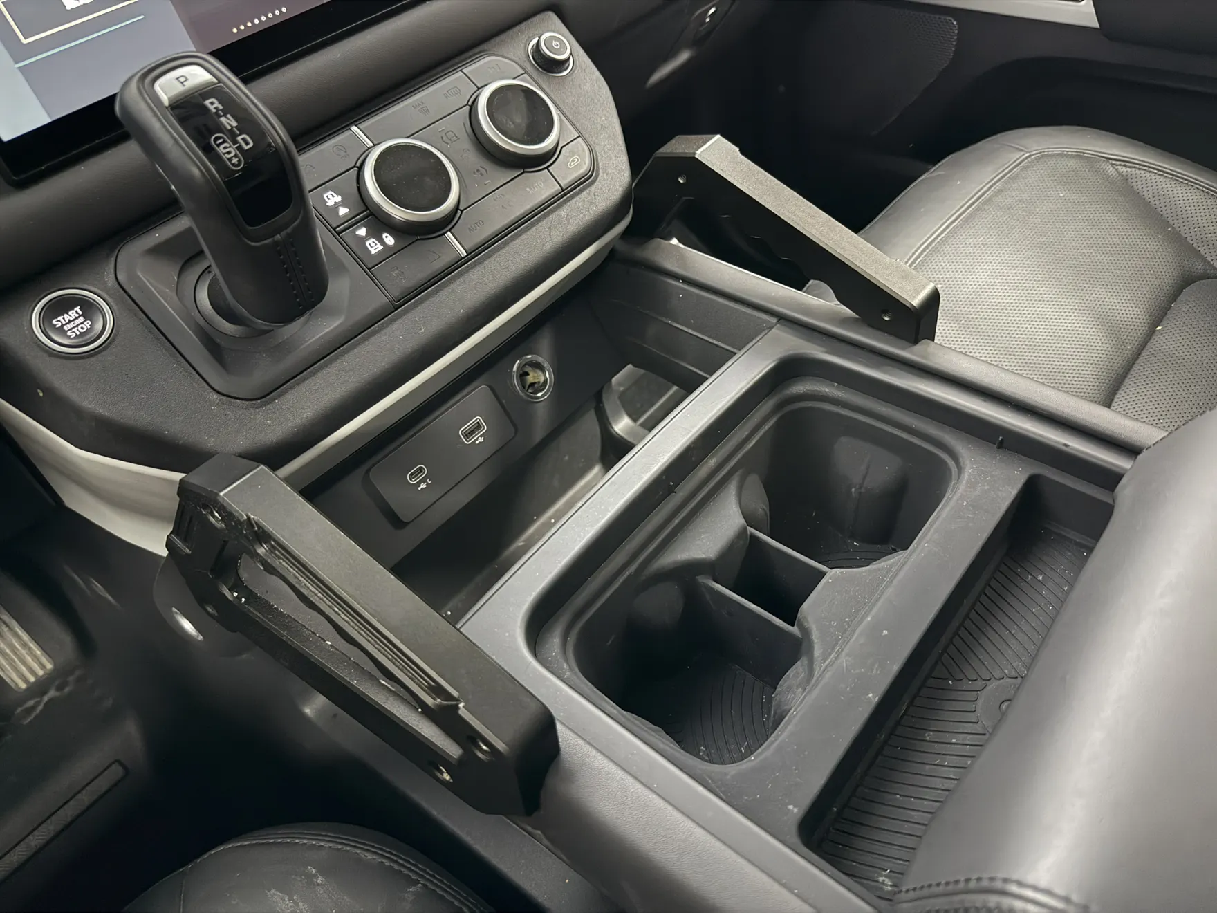 Land Rover Defender, 2022 13