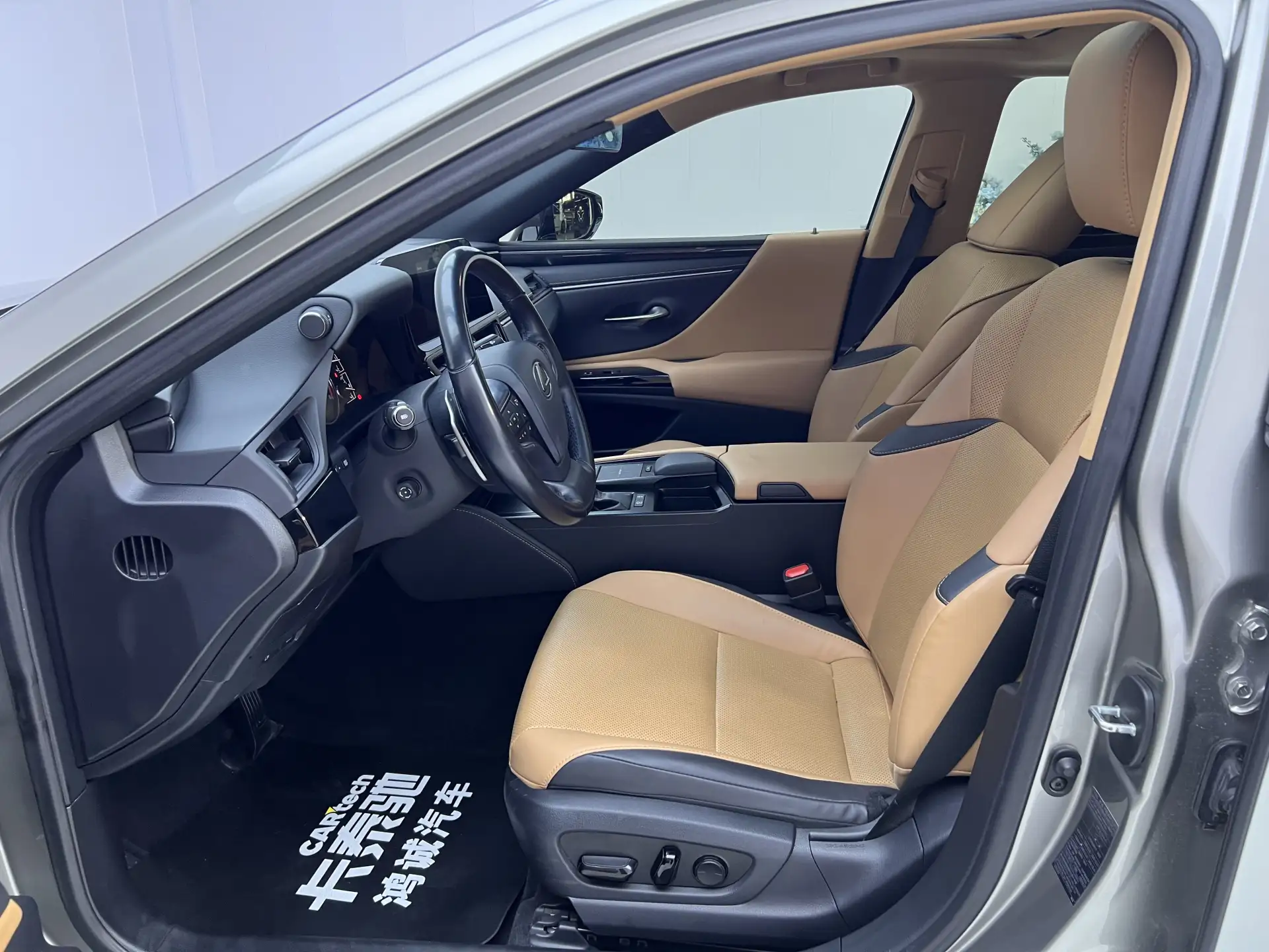 Lexus ES 200, 2022 18