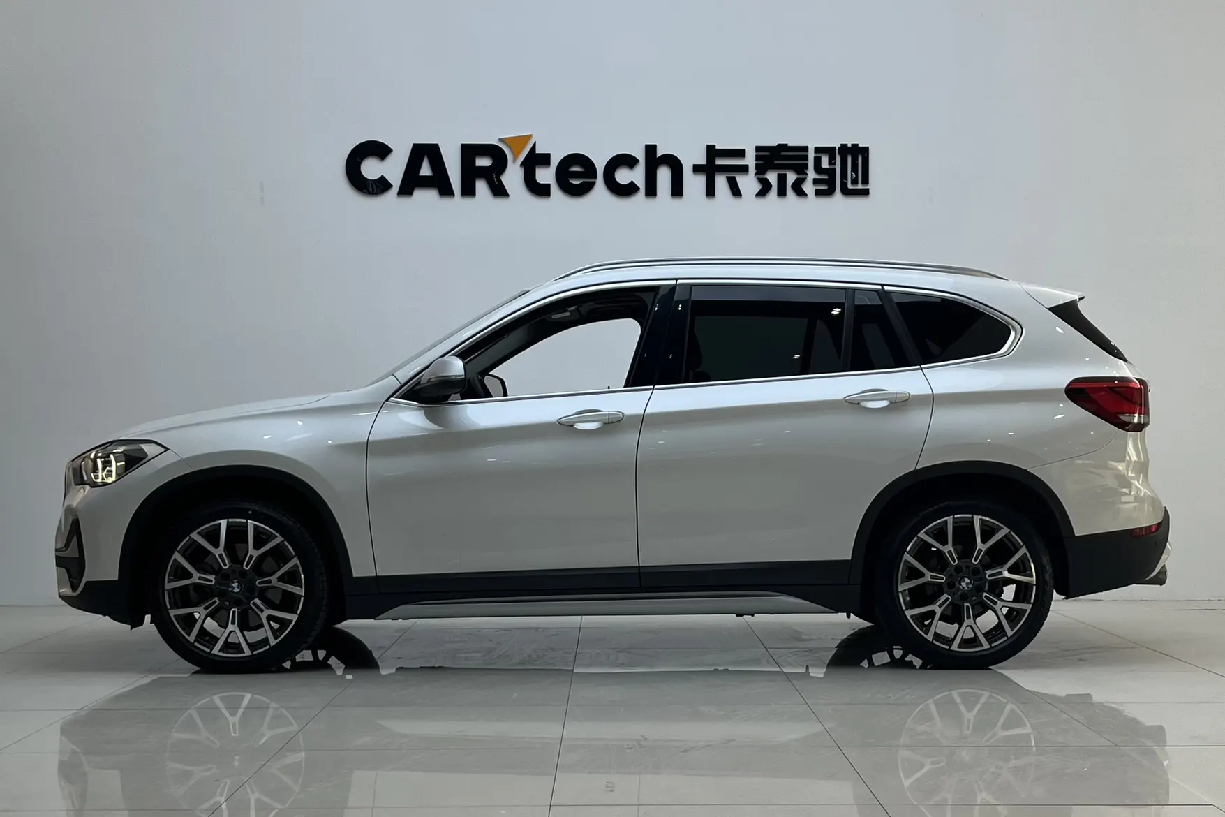 BMW X1, 2022 все фото