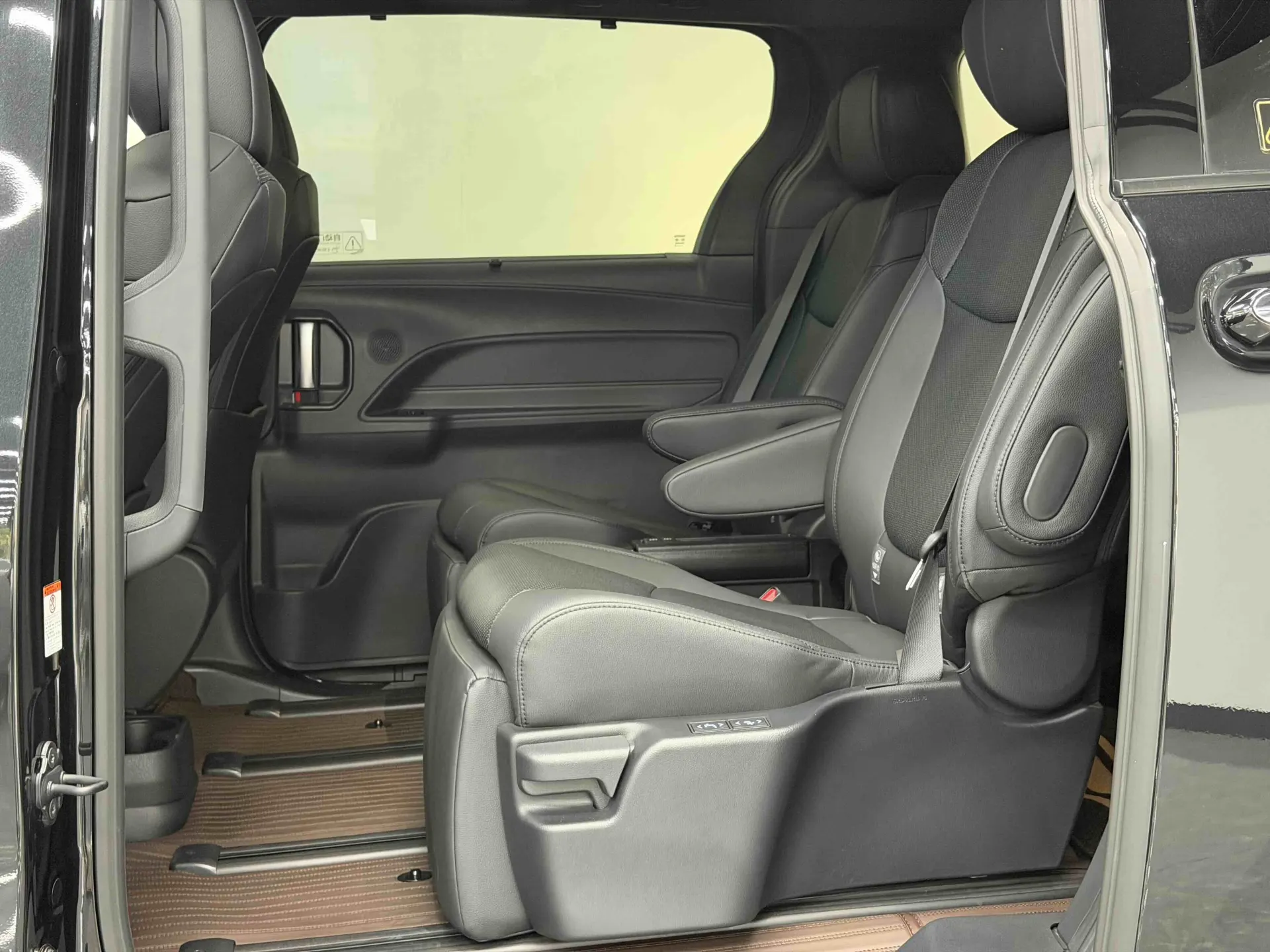 Toyota Granvia, 2023 12