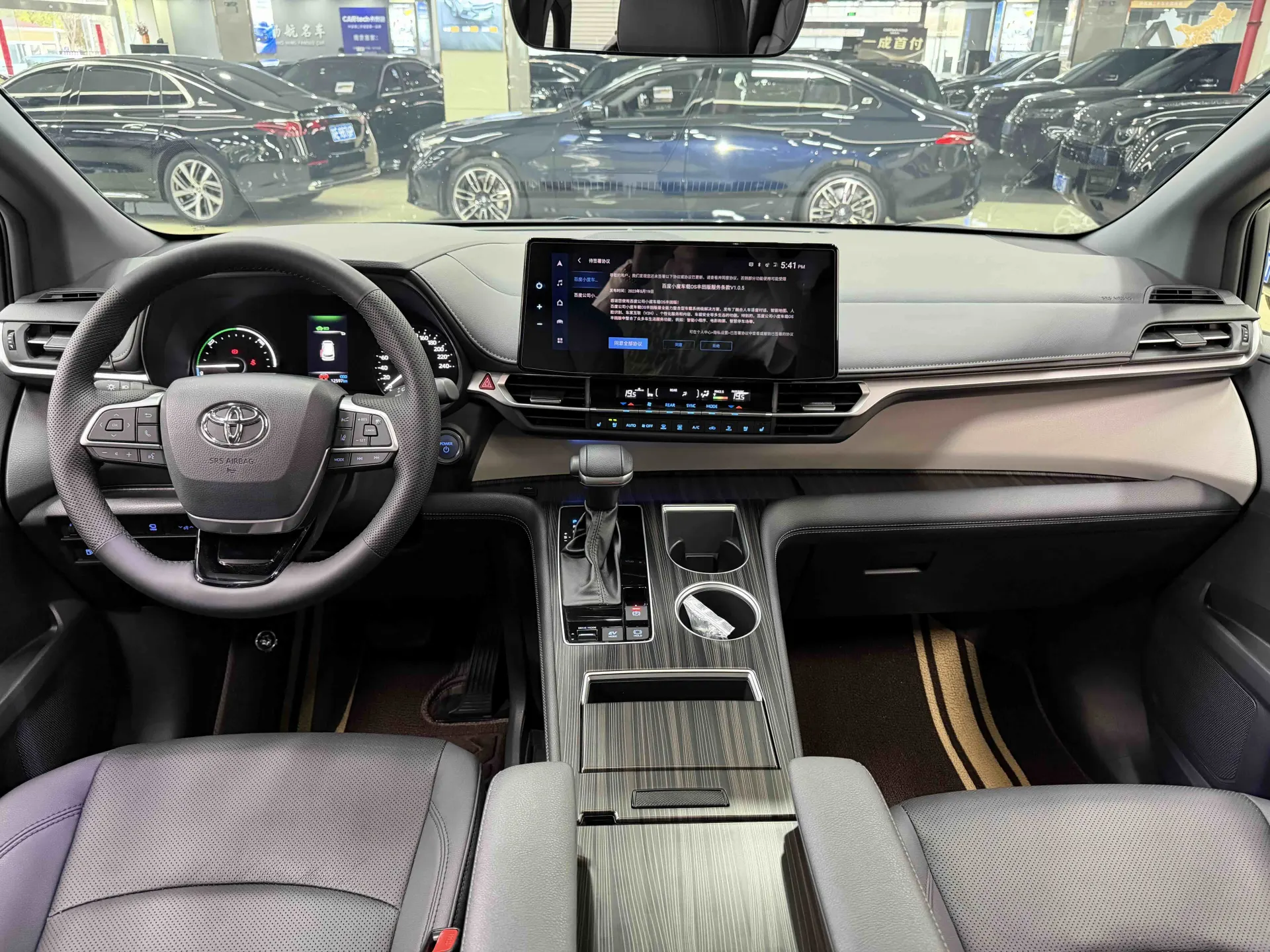 Toyota Granvia, 2023 8