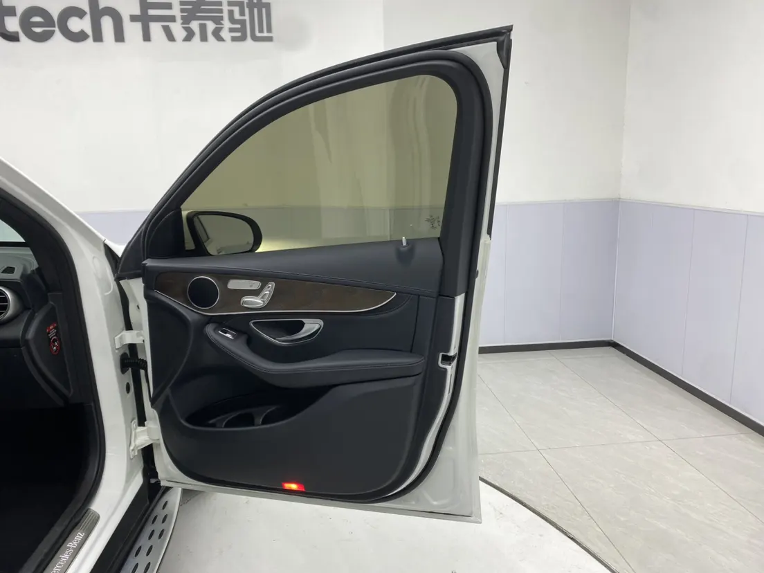 Mercedes-Benz GLC 300 L, 2020 26