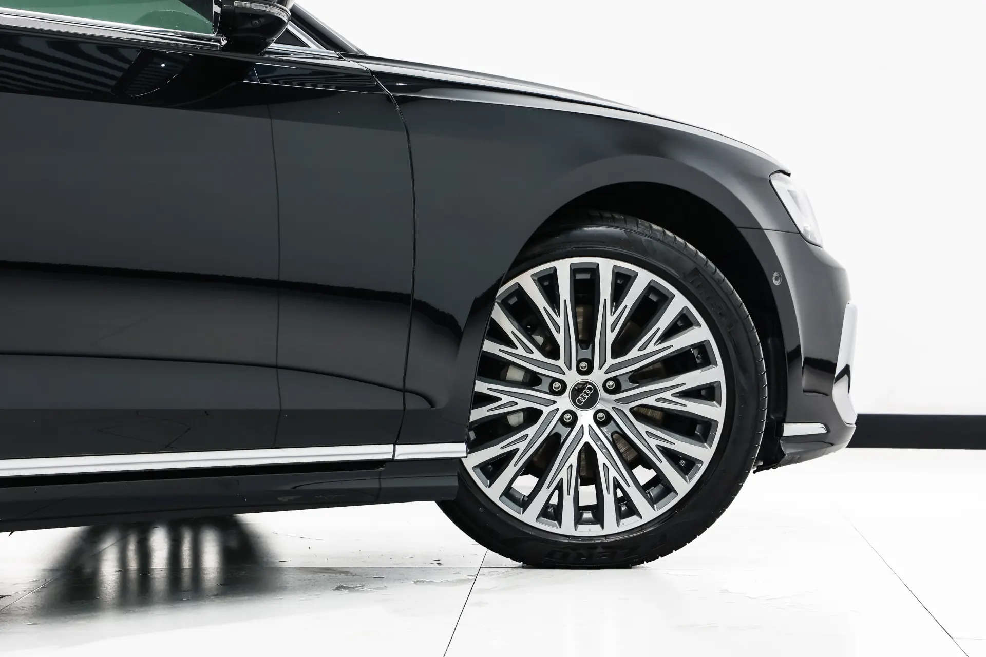 Audi A8L 50 TFSI, 2024 9