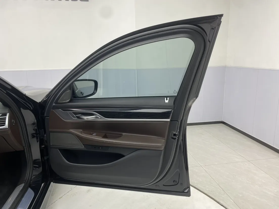 BMW 730Li, 2022 26