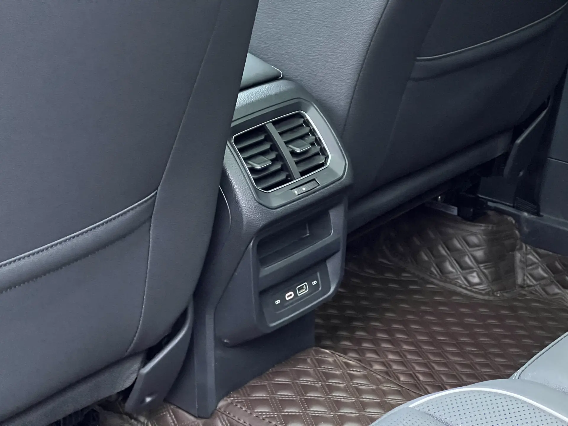 Volkswagen Tiguan L, 2022 15
