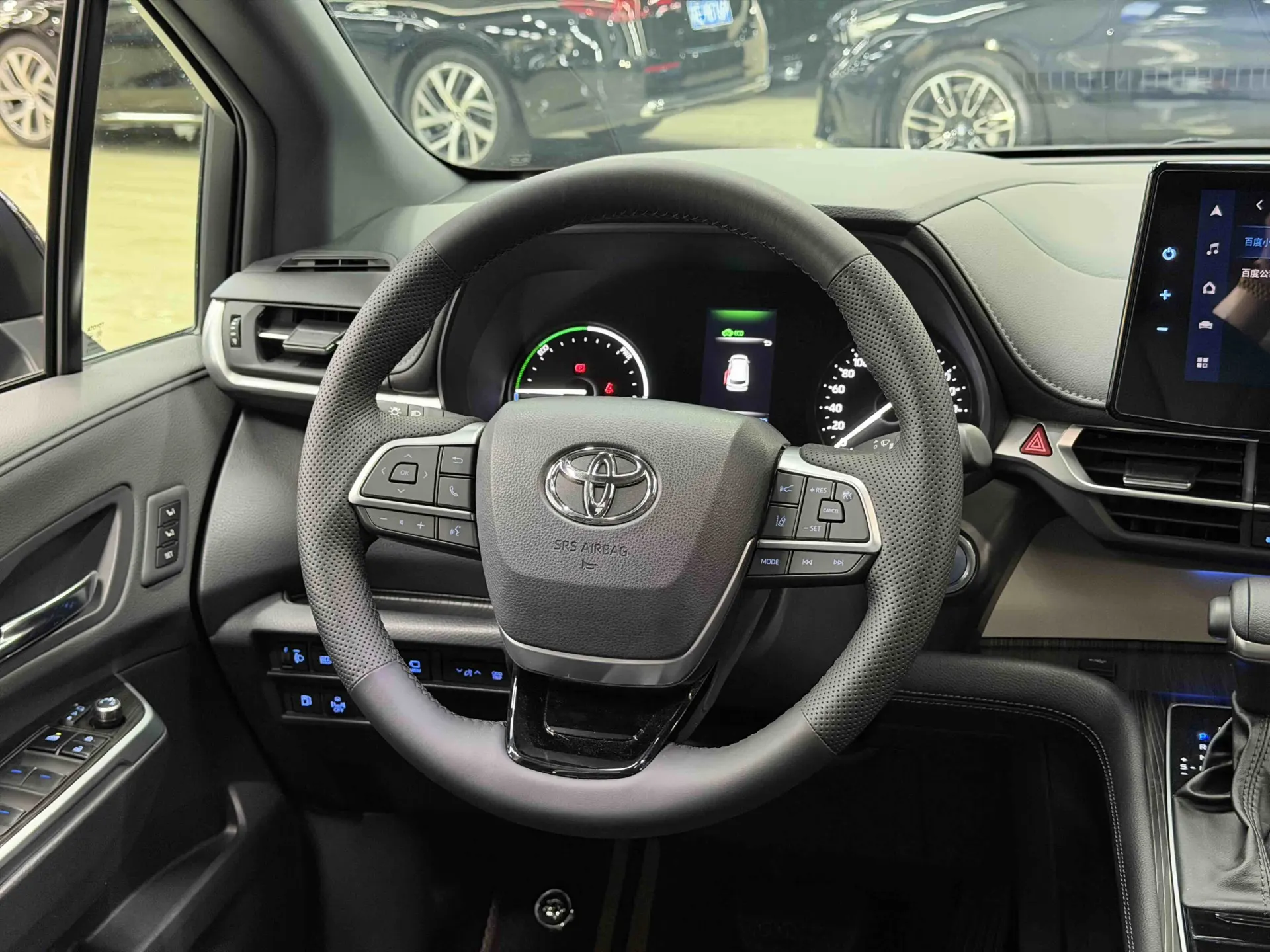 Toyota Granvia, 2023 9