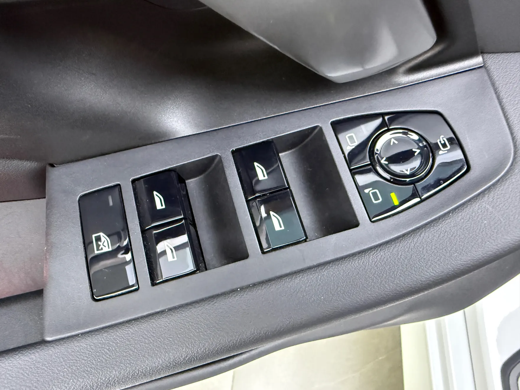 BMW 530Li, 2024 25