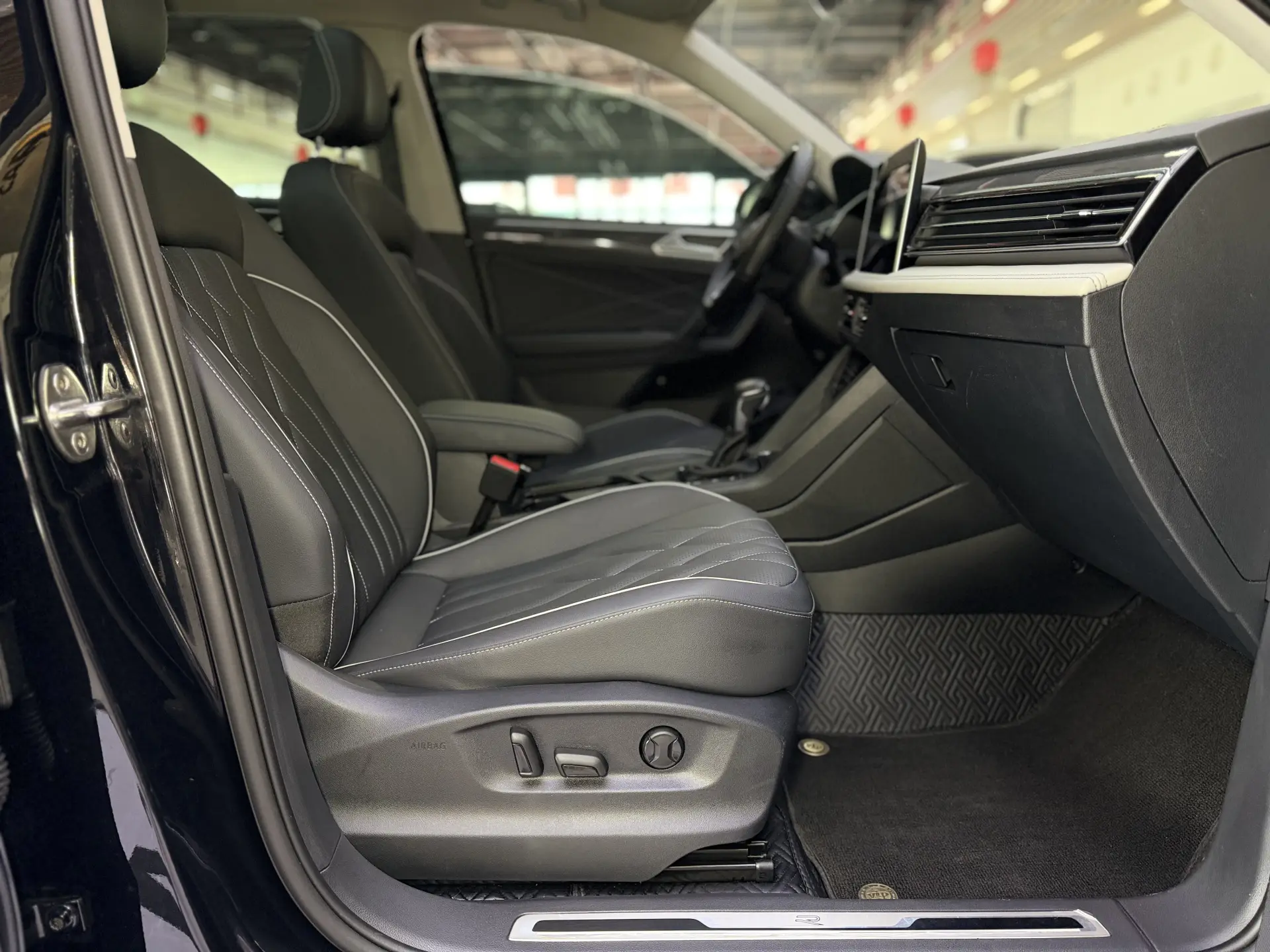 Volkswagen Tiguan L, 2023 18