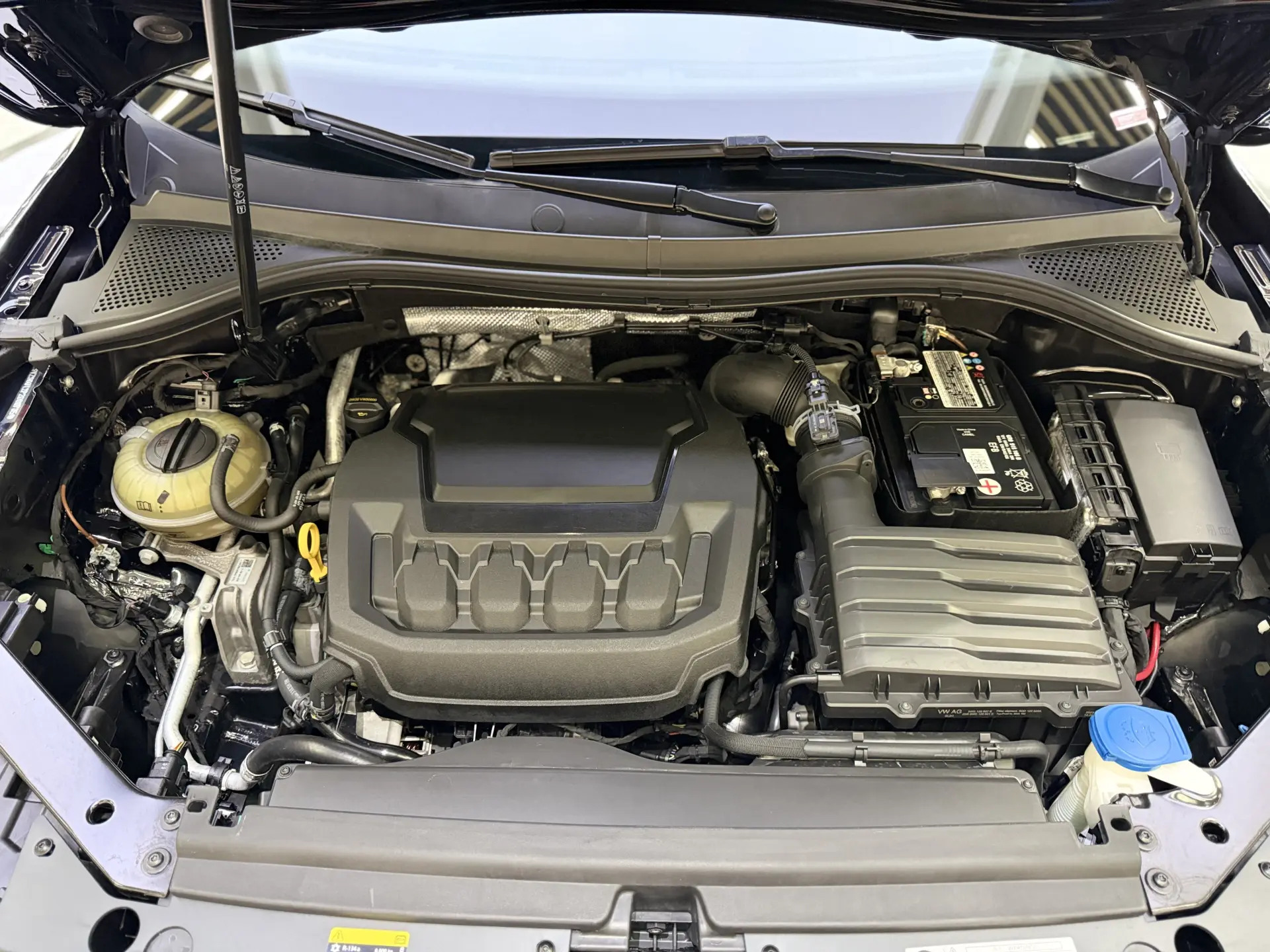 Volkswagen Tiguan L, 2023 12