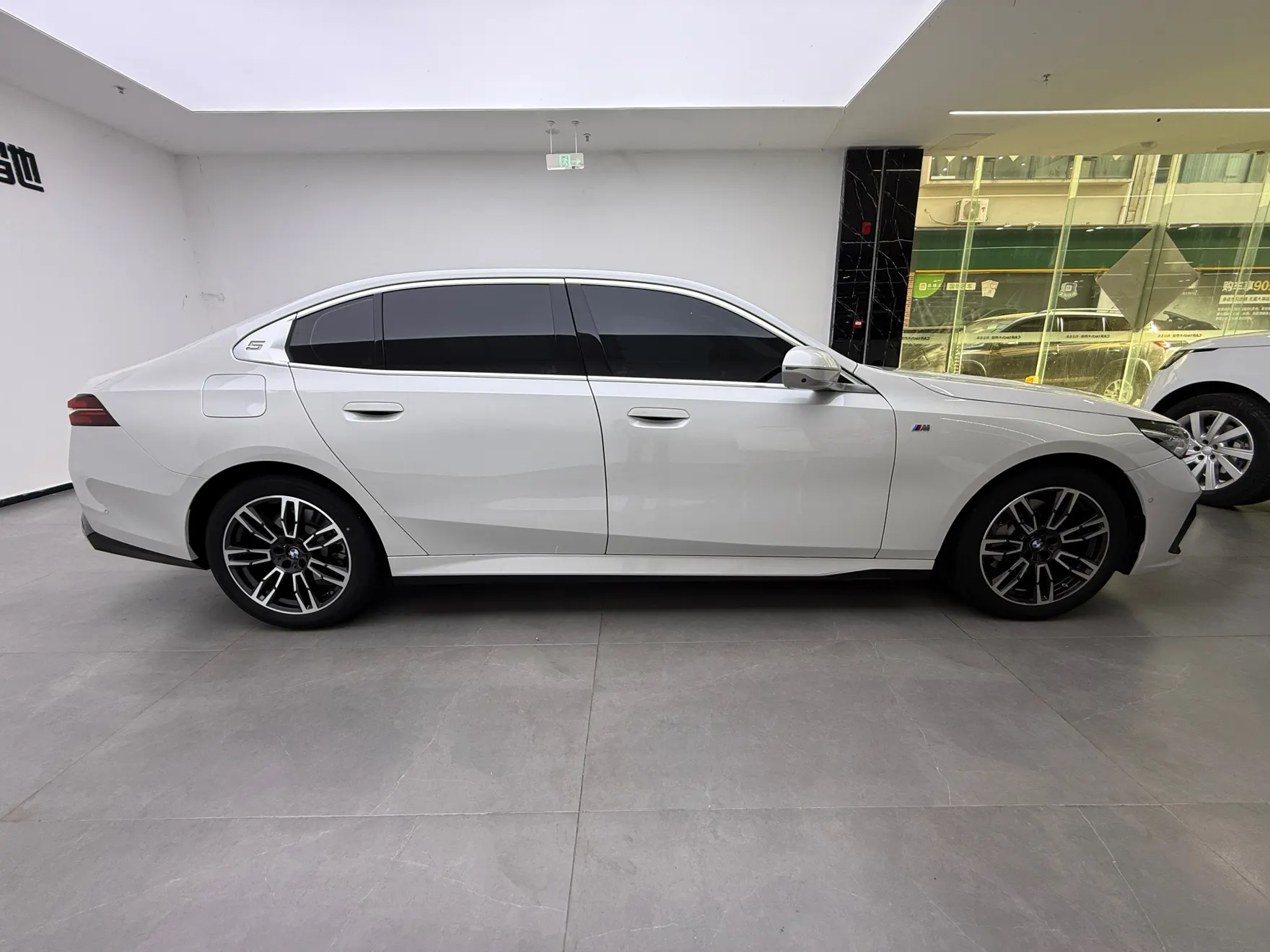 BMW 530Li, 2024 4