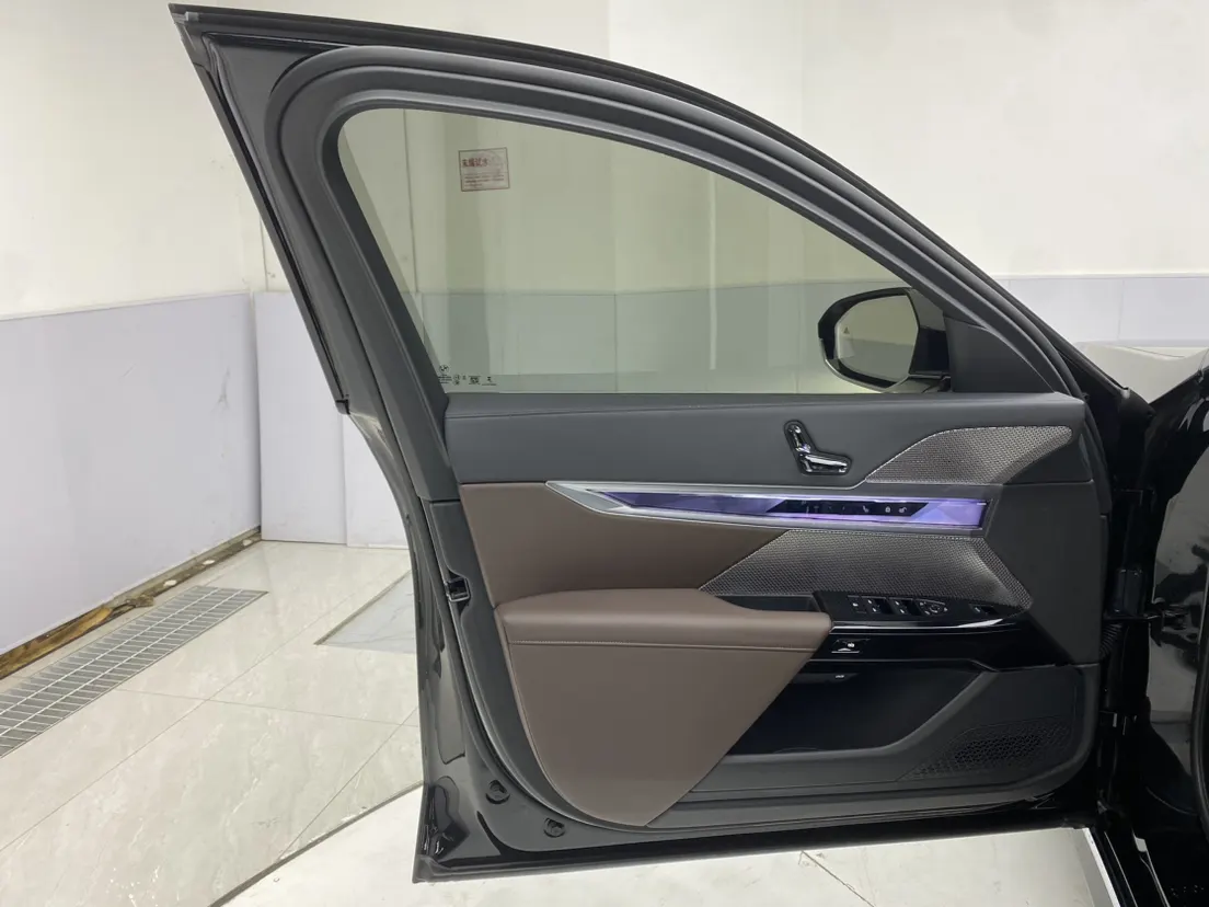BMW 735Li, 2024 22