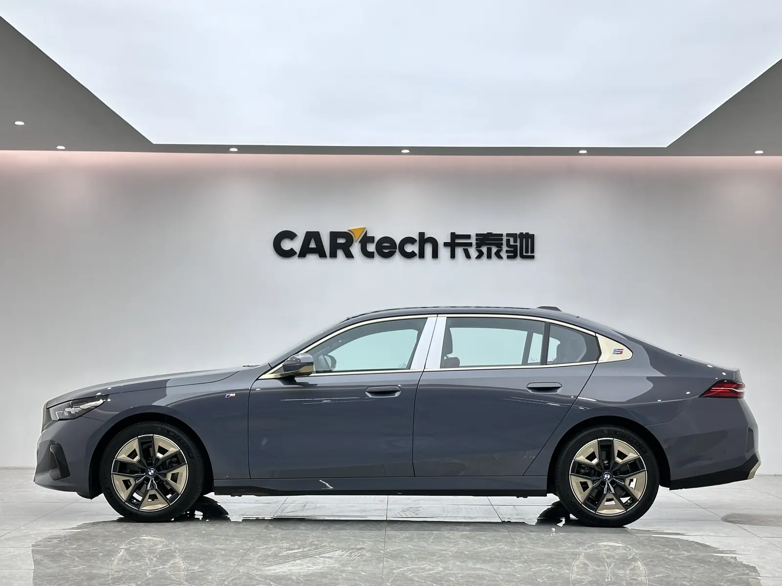 BMW 525Li, 2024 2