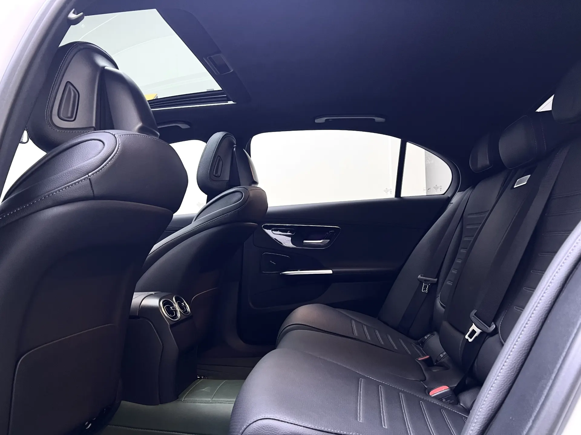 Mercedes-Benz C 200 L, 2023 18