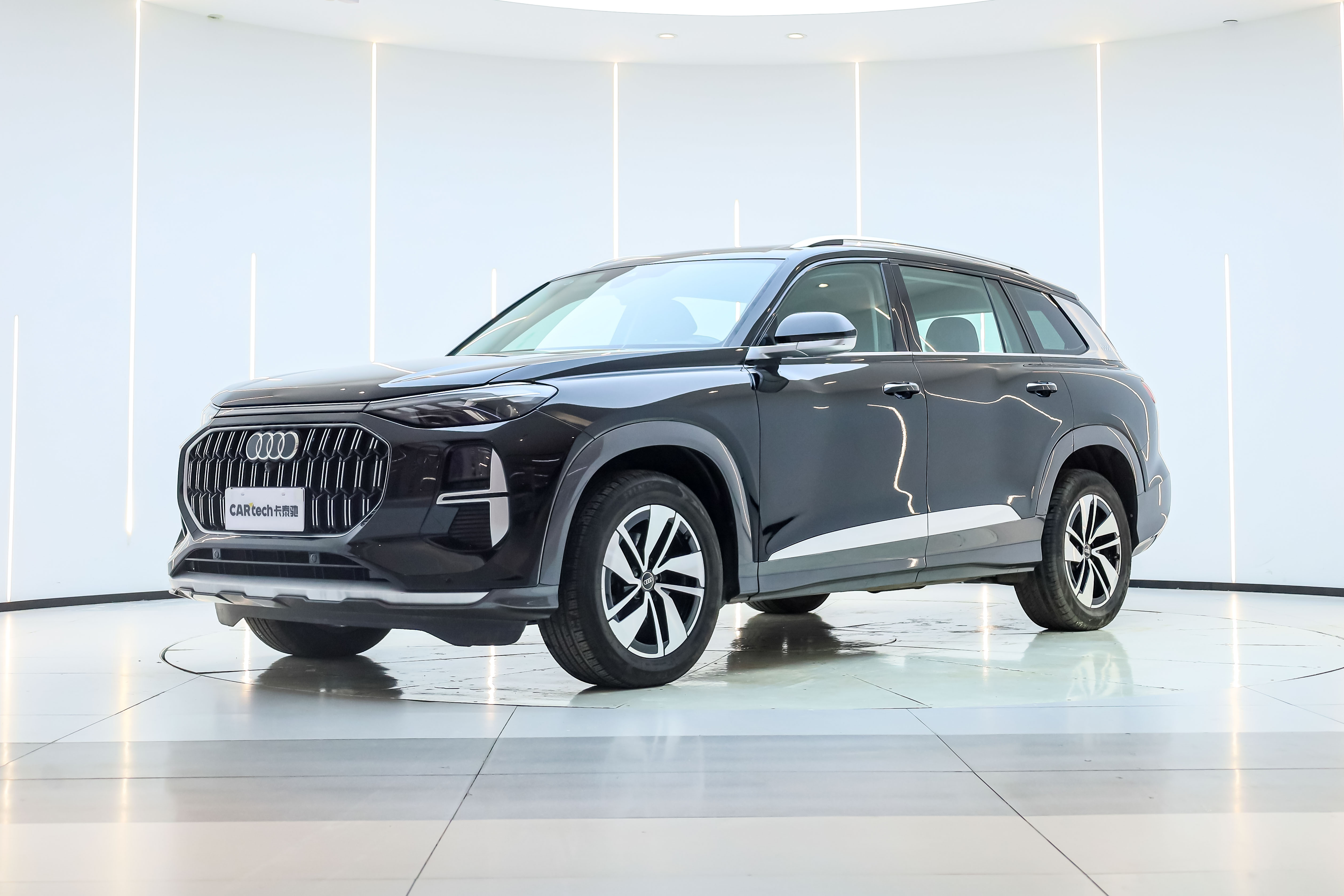 奥迪Q62024款 40 TFSI quattro 观云型 羽林套装 7座