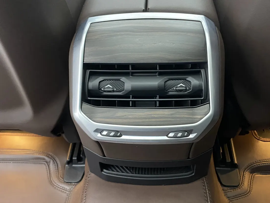 BMW 735Li, 2024 25