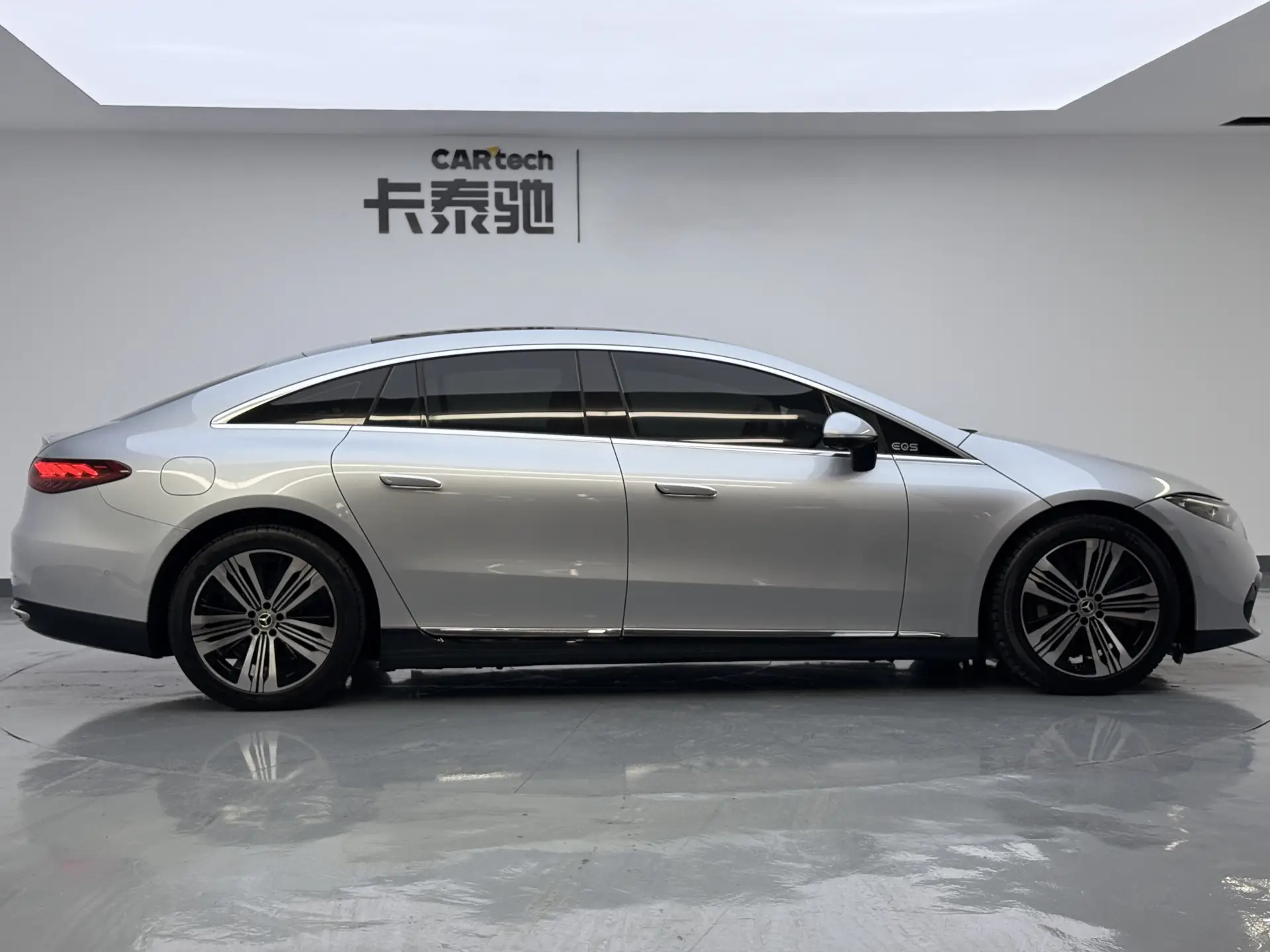 Mercedes-Benz EQS, 2024 4