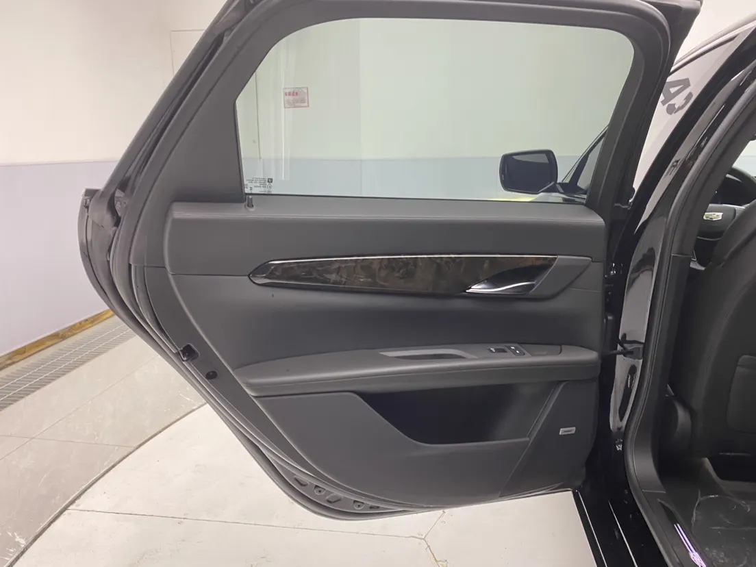 Cadillac CT6, 2023 25