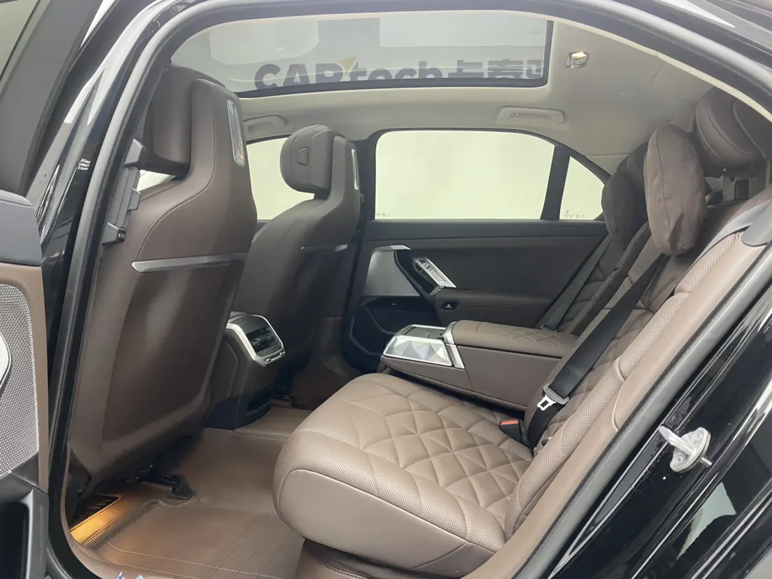 BMW 735Li, 2024 27