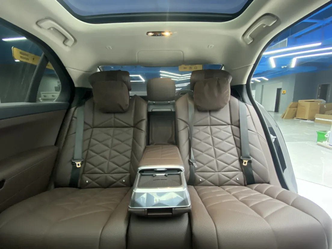 BMW 735Li, 2024 28