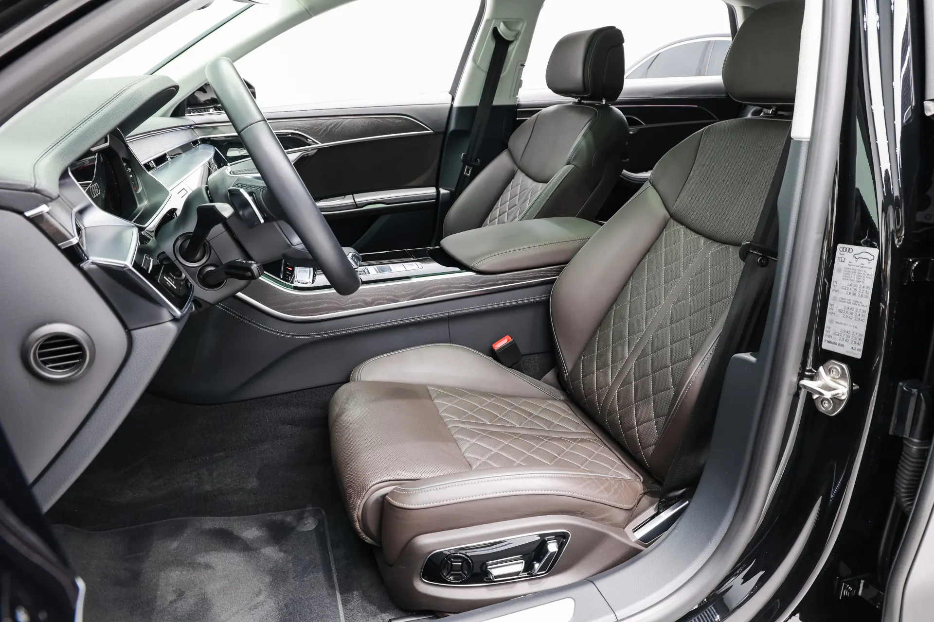 Audi A8L 50 TFSI, 2024 16