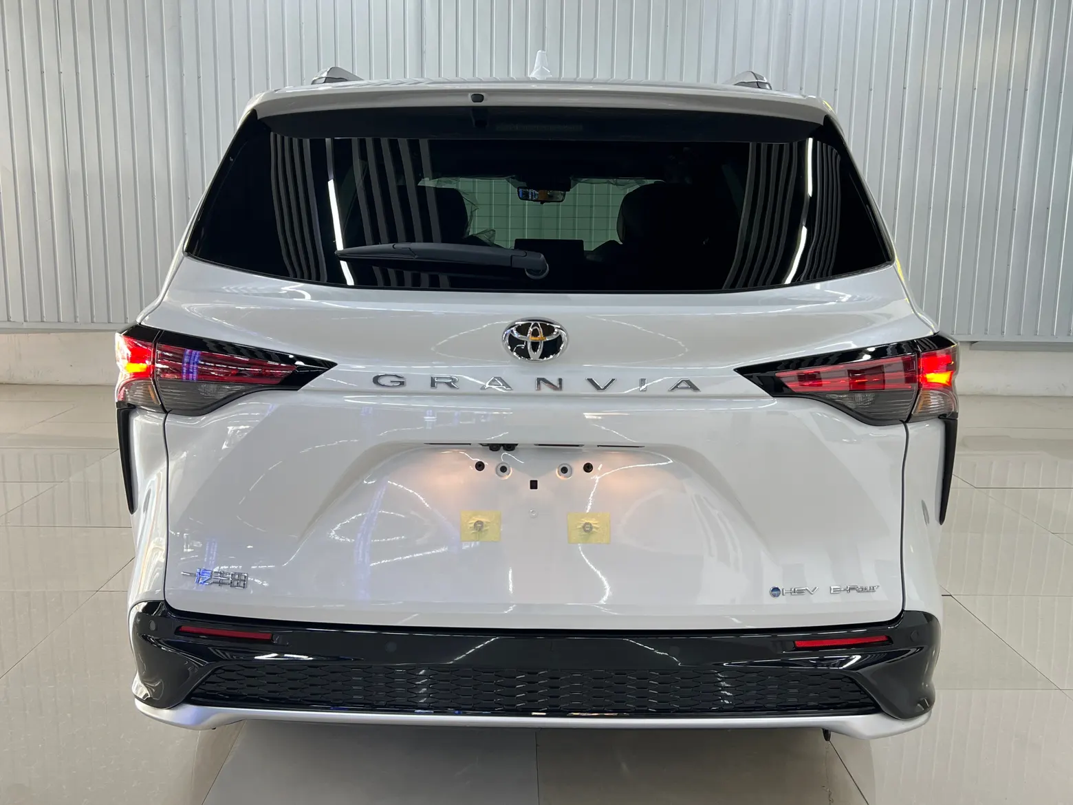 Toyota Granvia, 2026 6