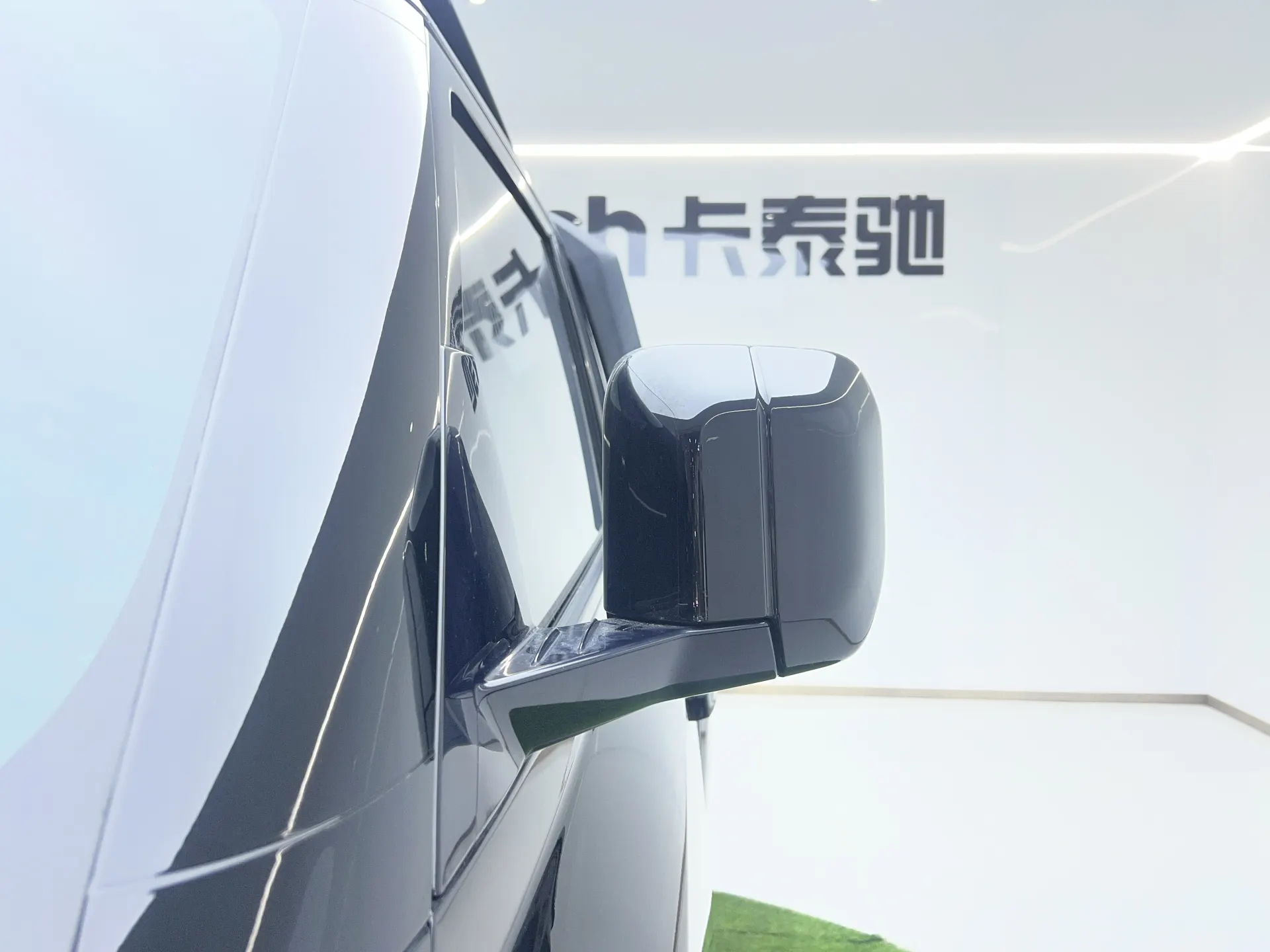 Land Rover Defender, 2023 все фото