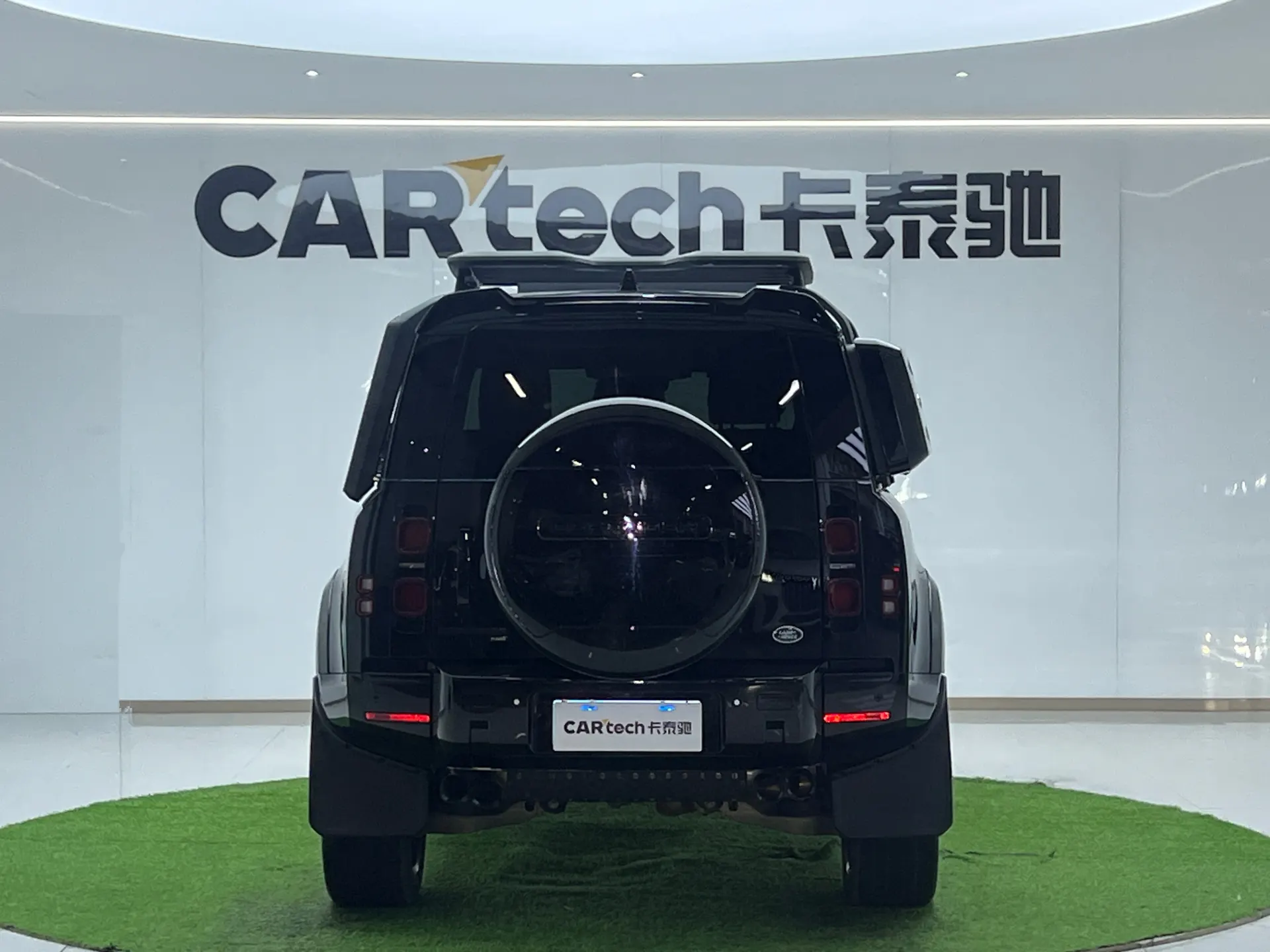 Land Rover Defender, 2023 31