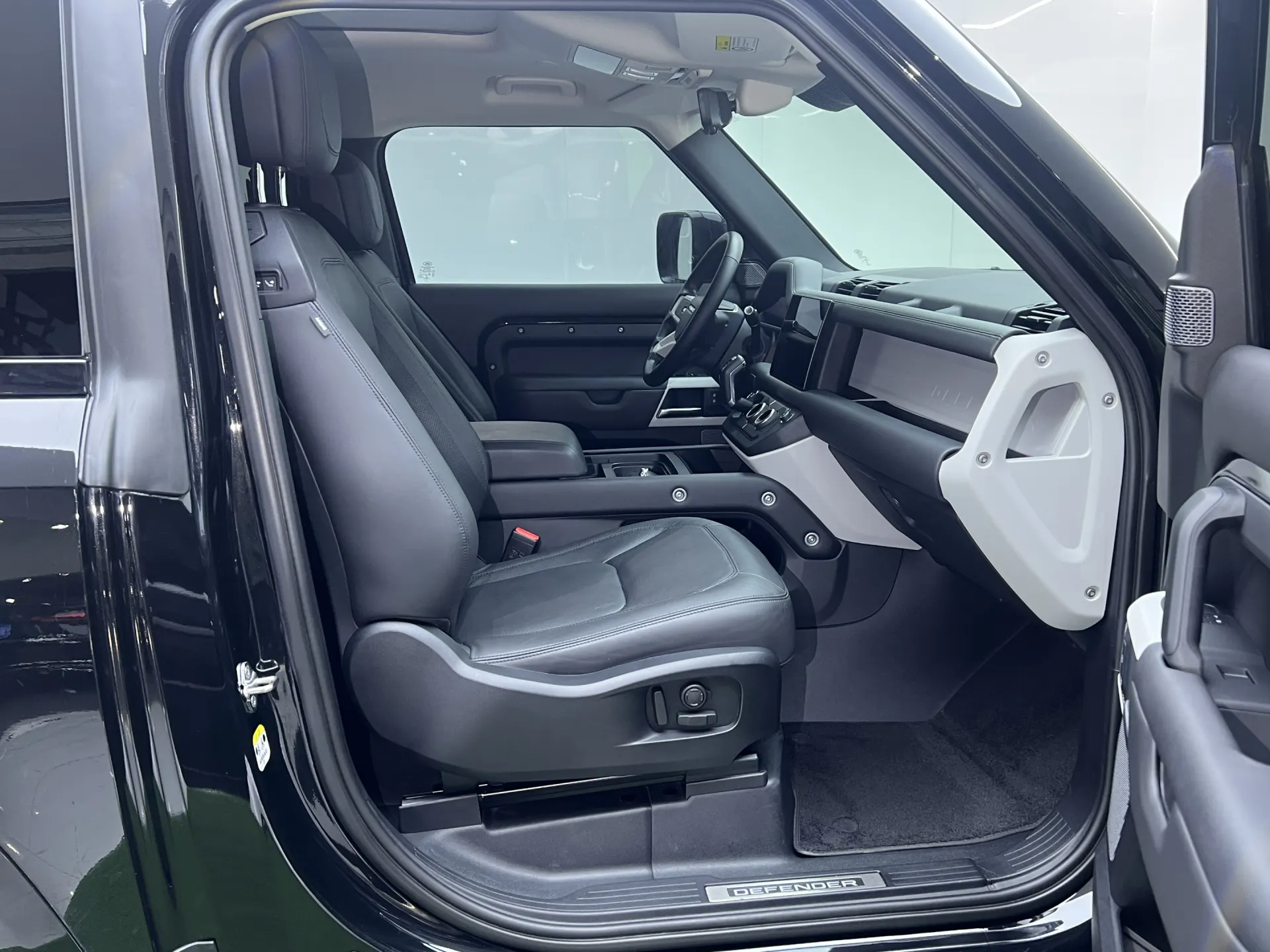 Land Rover Defender, 2023 8