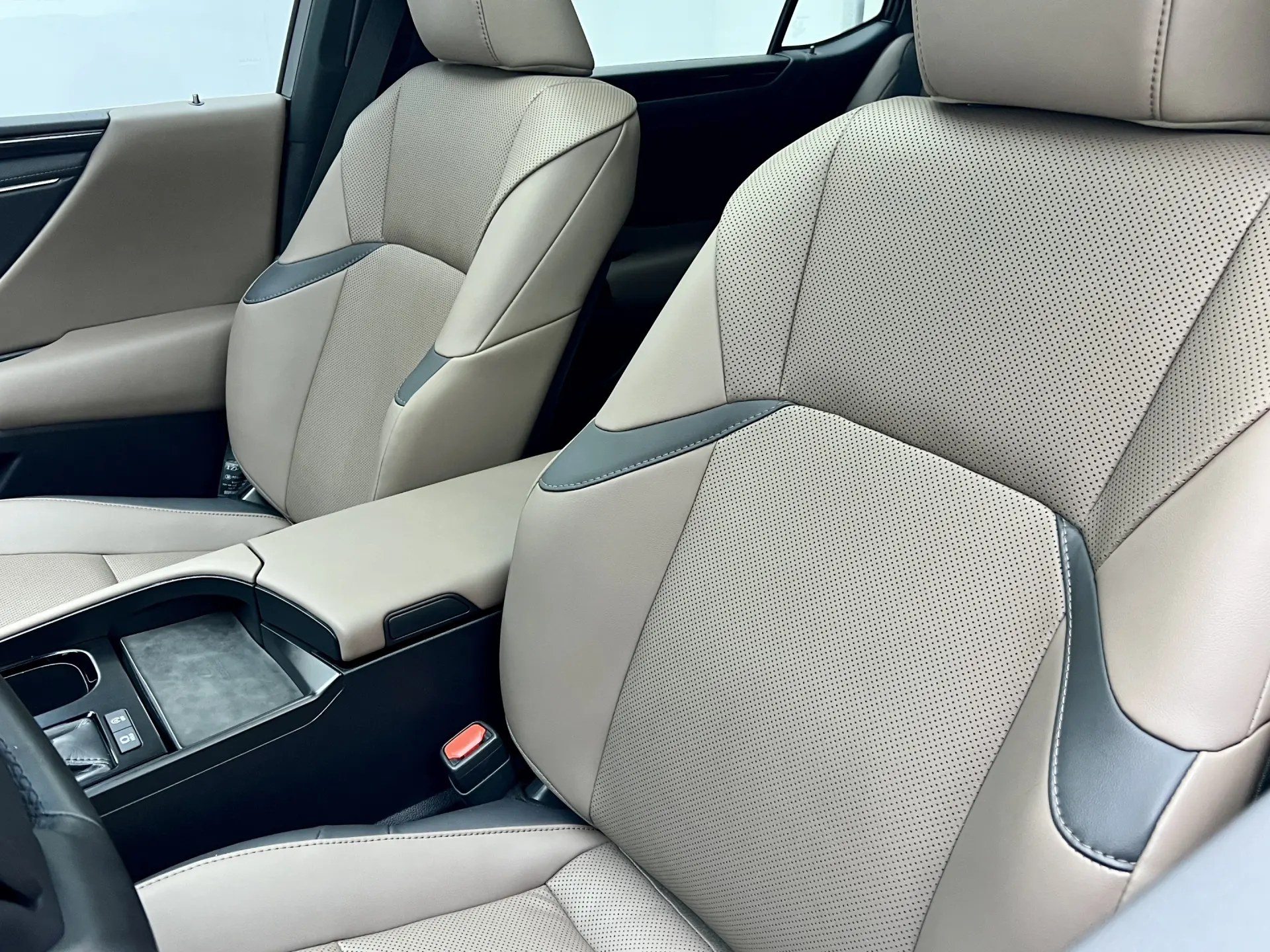 Lexus ES 200, 2024 16