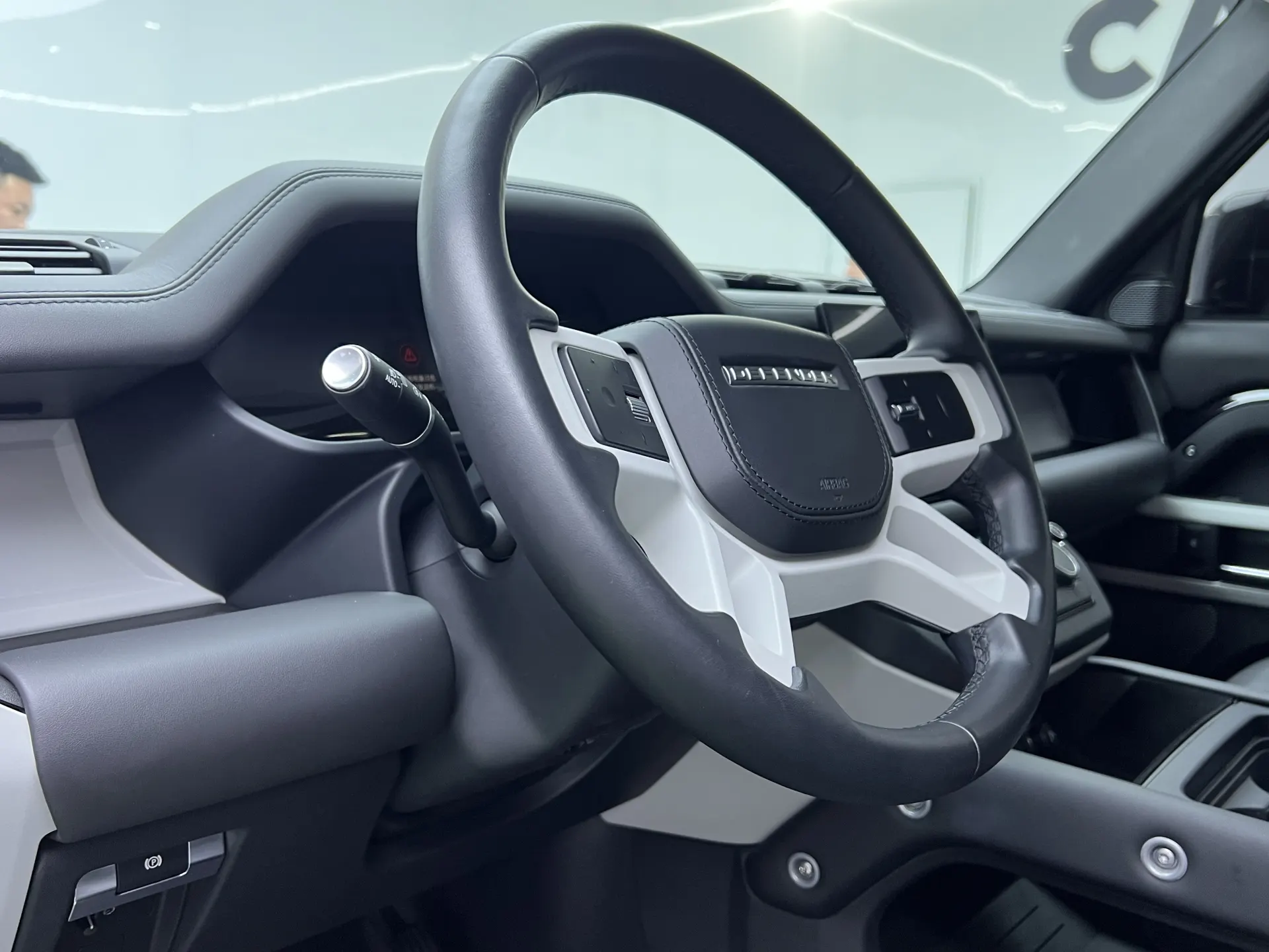 Land Rover Defender, 2023 28