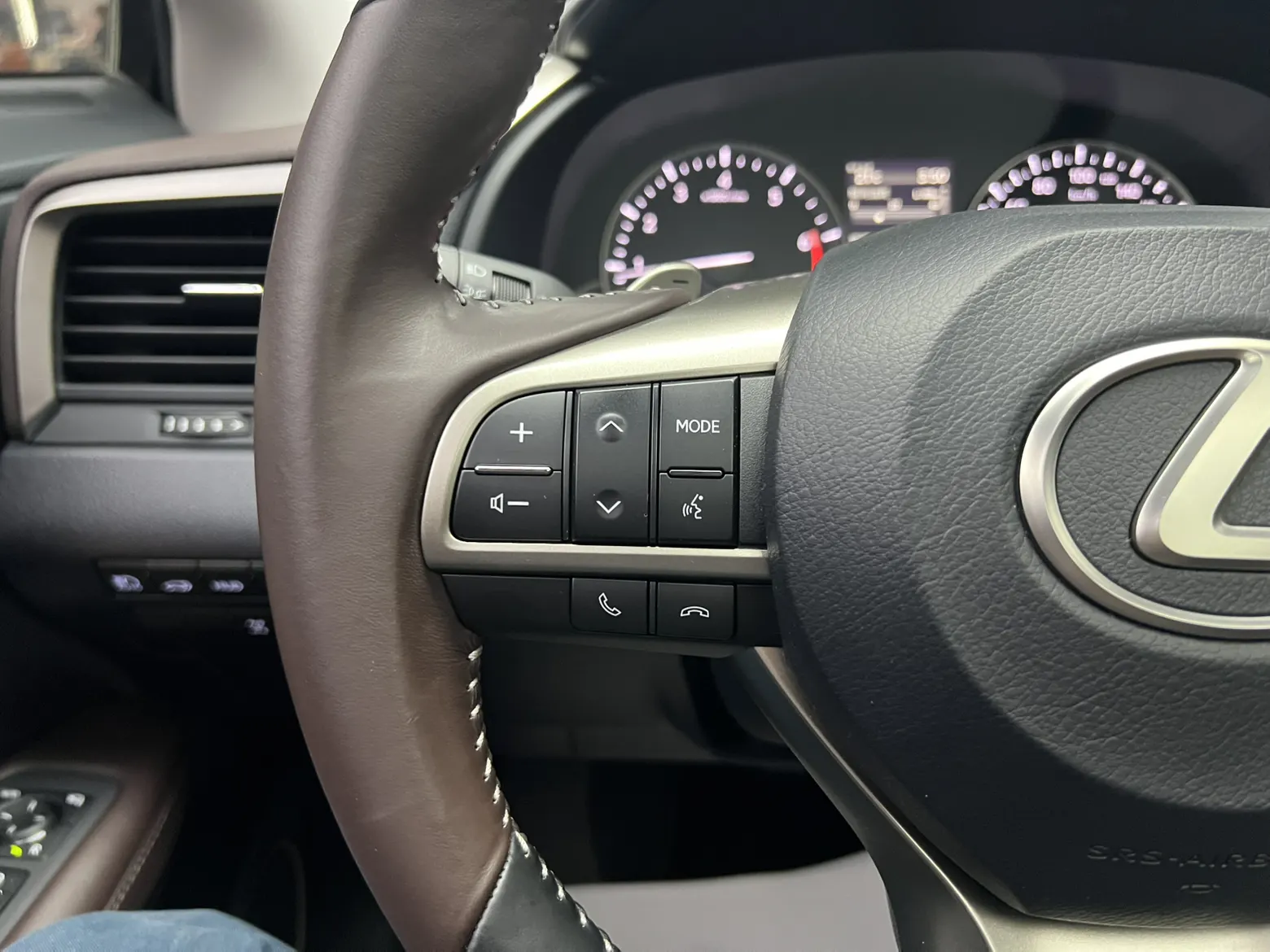 Lexus RX 300, 2022 24