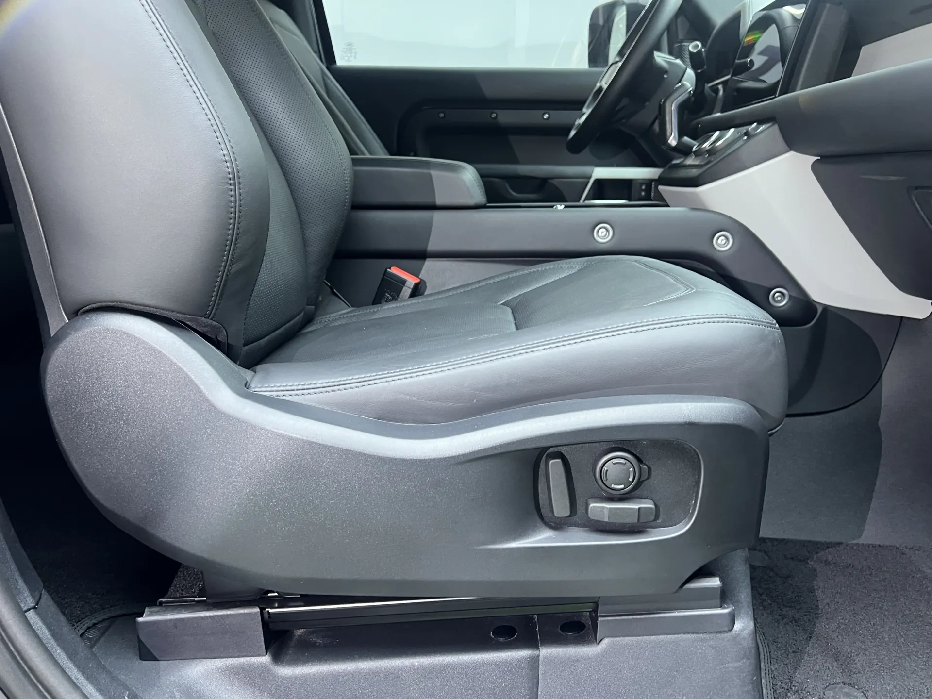 Land Rover Defender, 2023 6