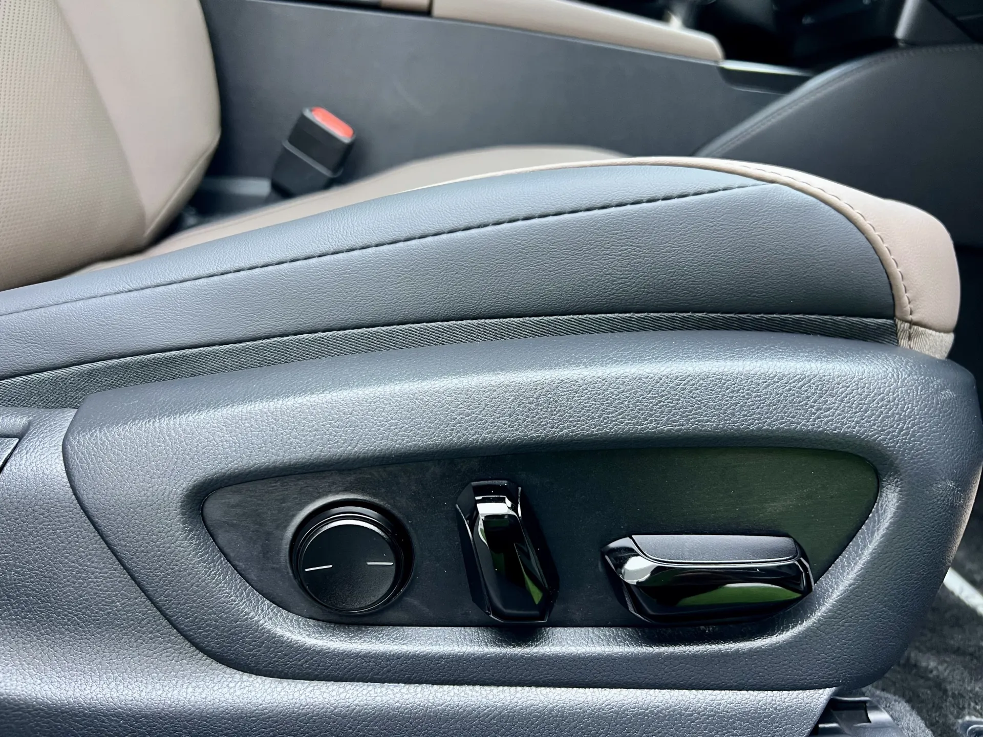 Lexus ES 200, 2024 11