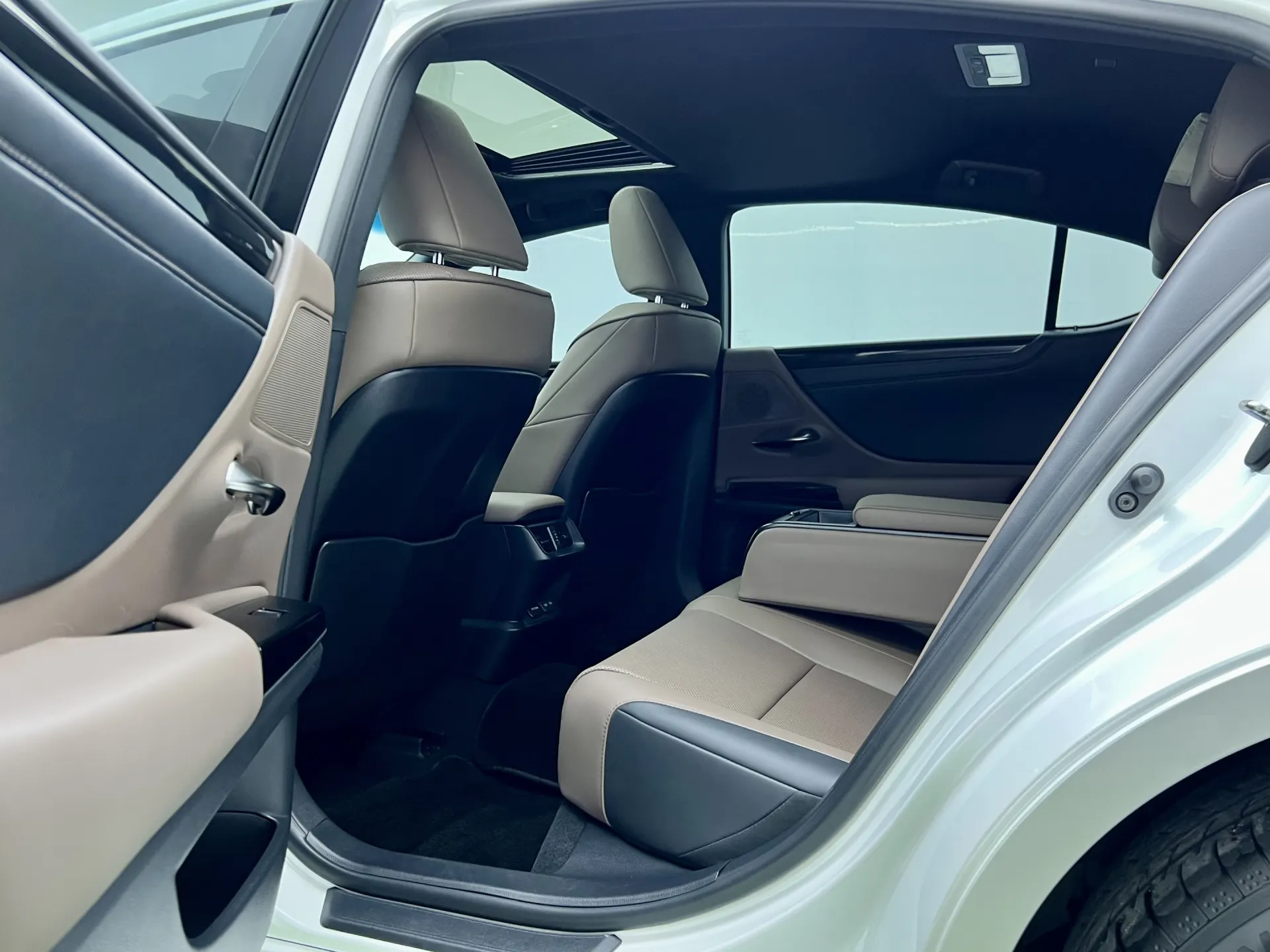 Lexus ES 200, 2024 14