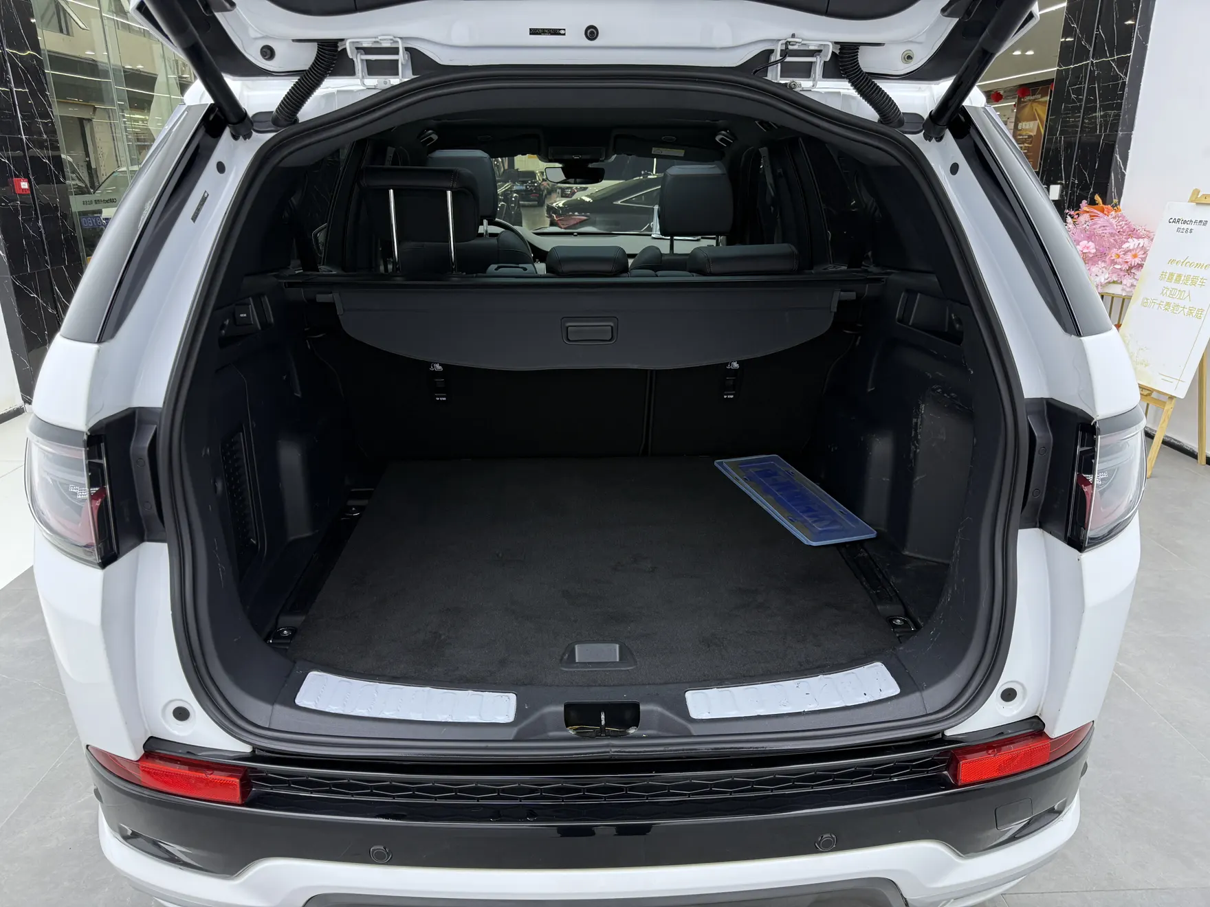 Land Rover Discovery Sport, 2023 13