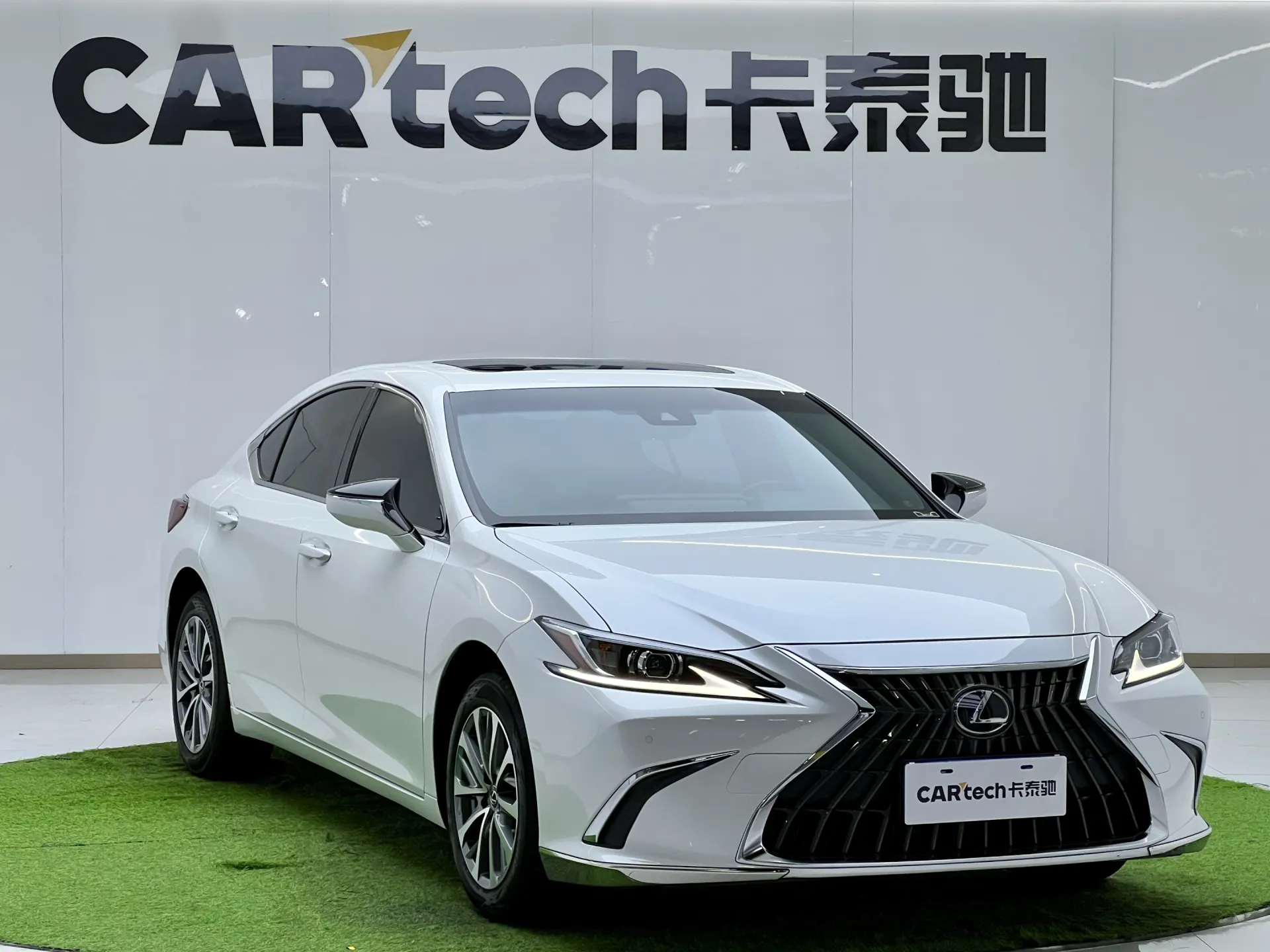 Lexus ES 200, 2024 2