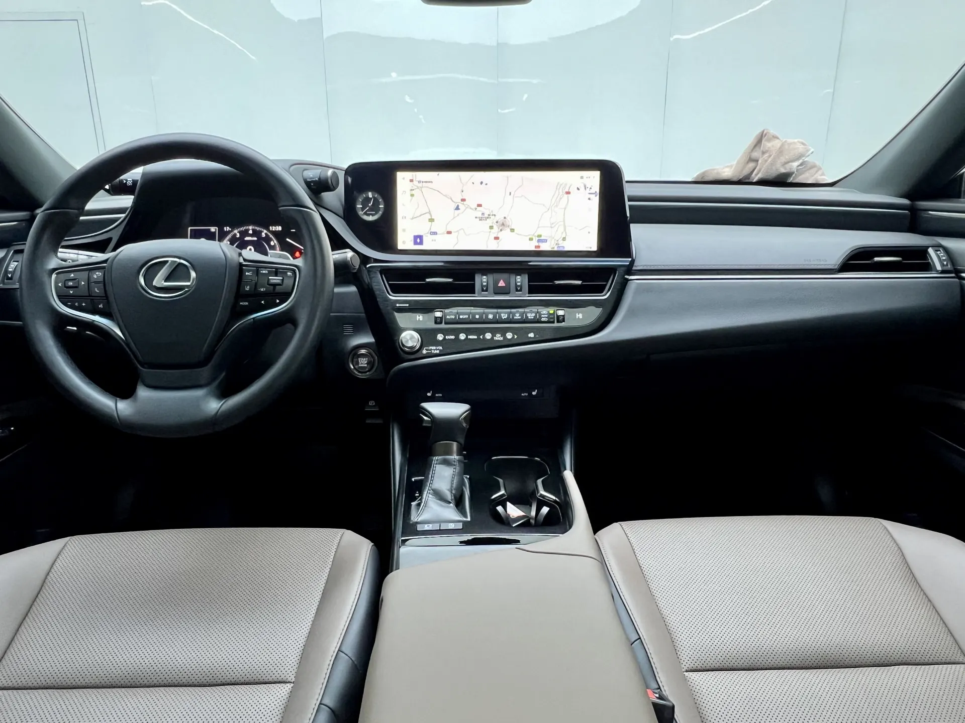 Lexus ES 200, 2024 10