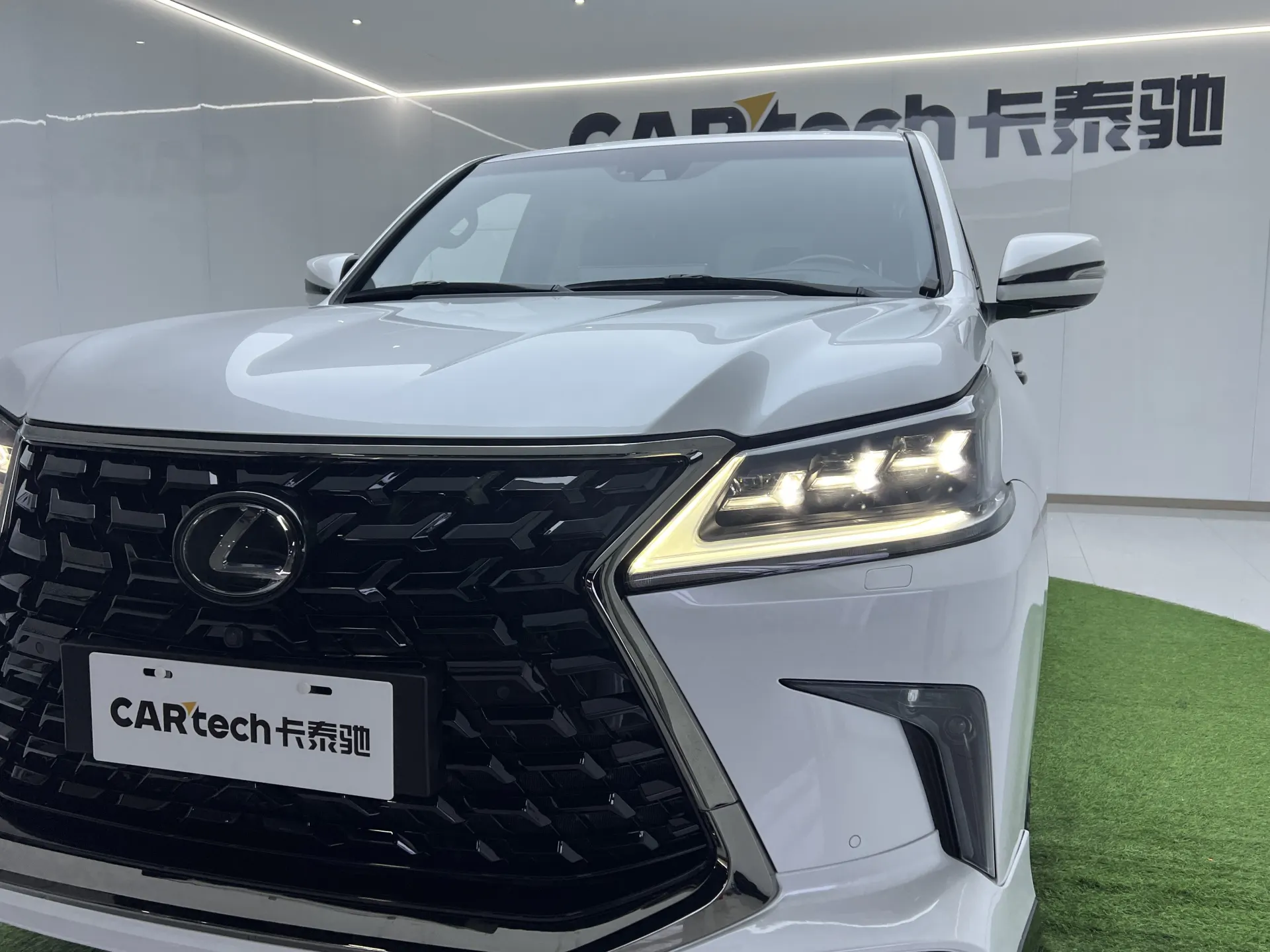 Lexus LX 570