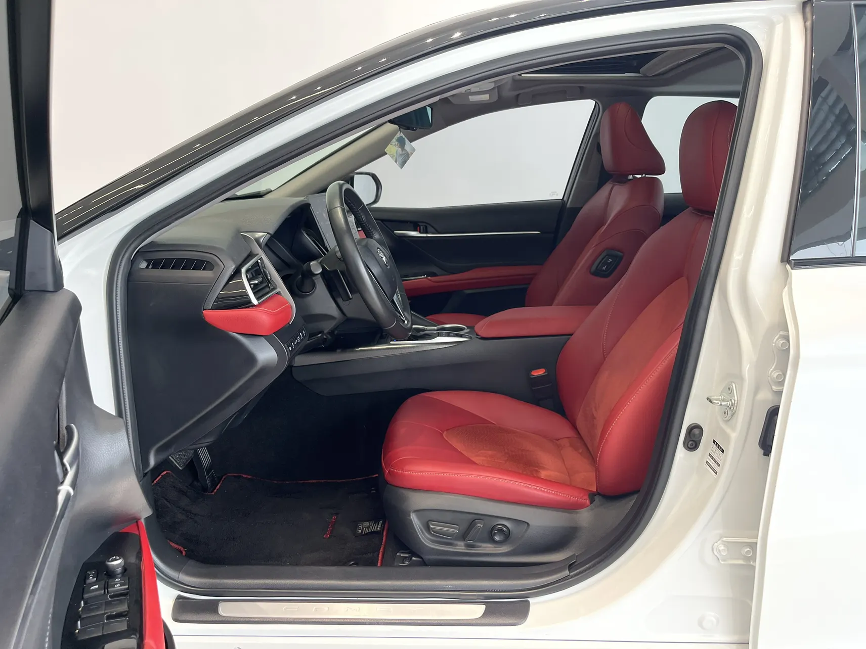 Toyota Camry, 2023 12