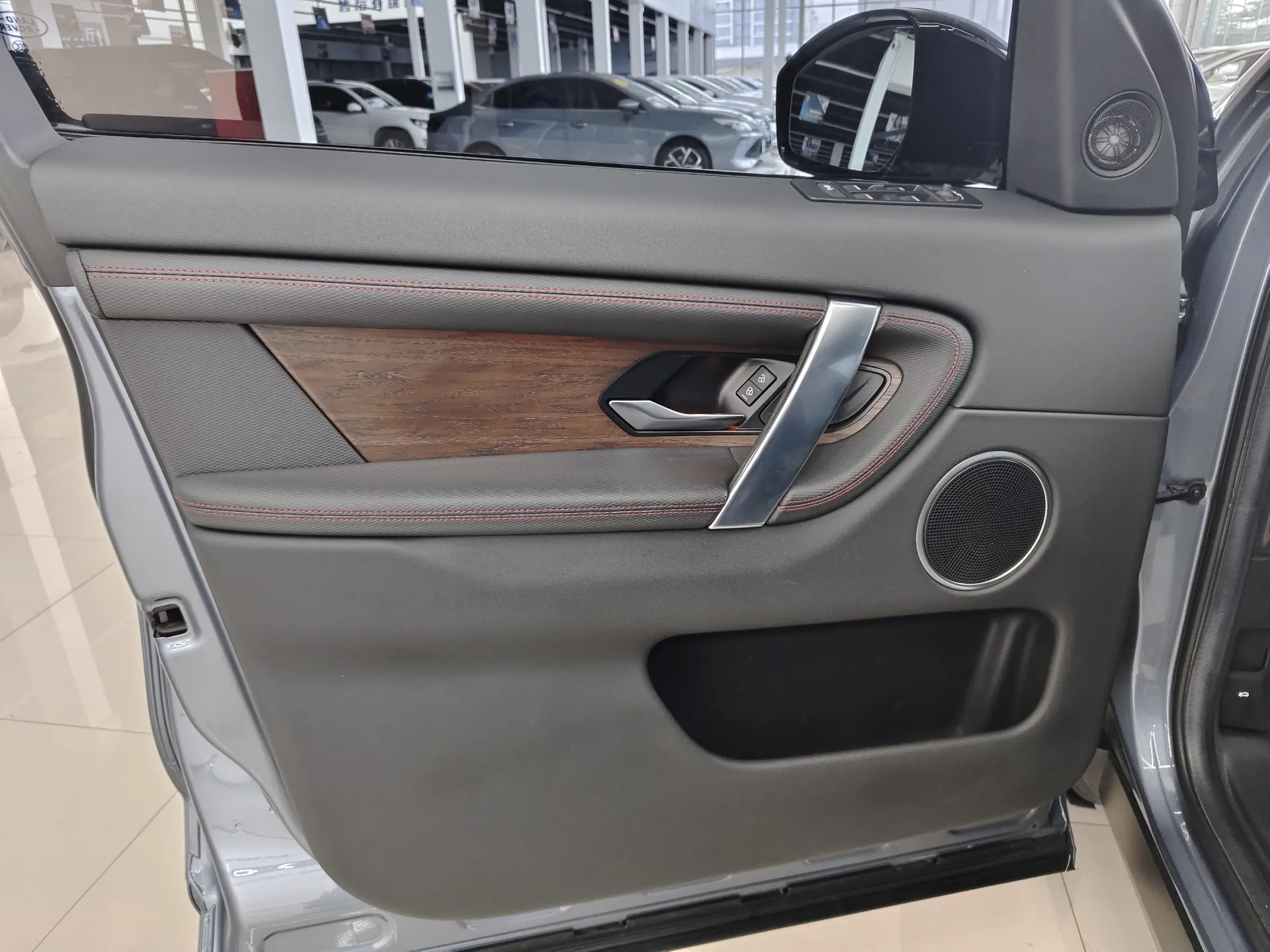 Land Rover Discovery Sport, 2023 13