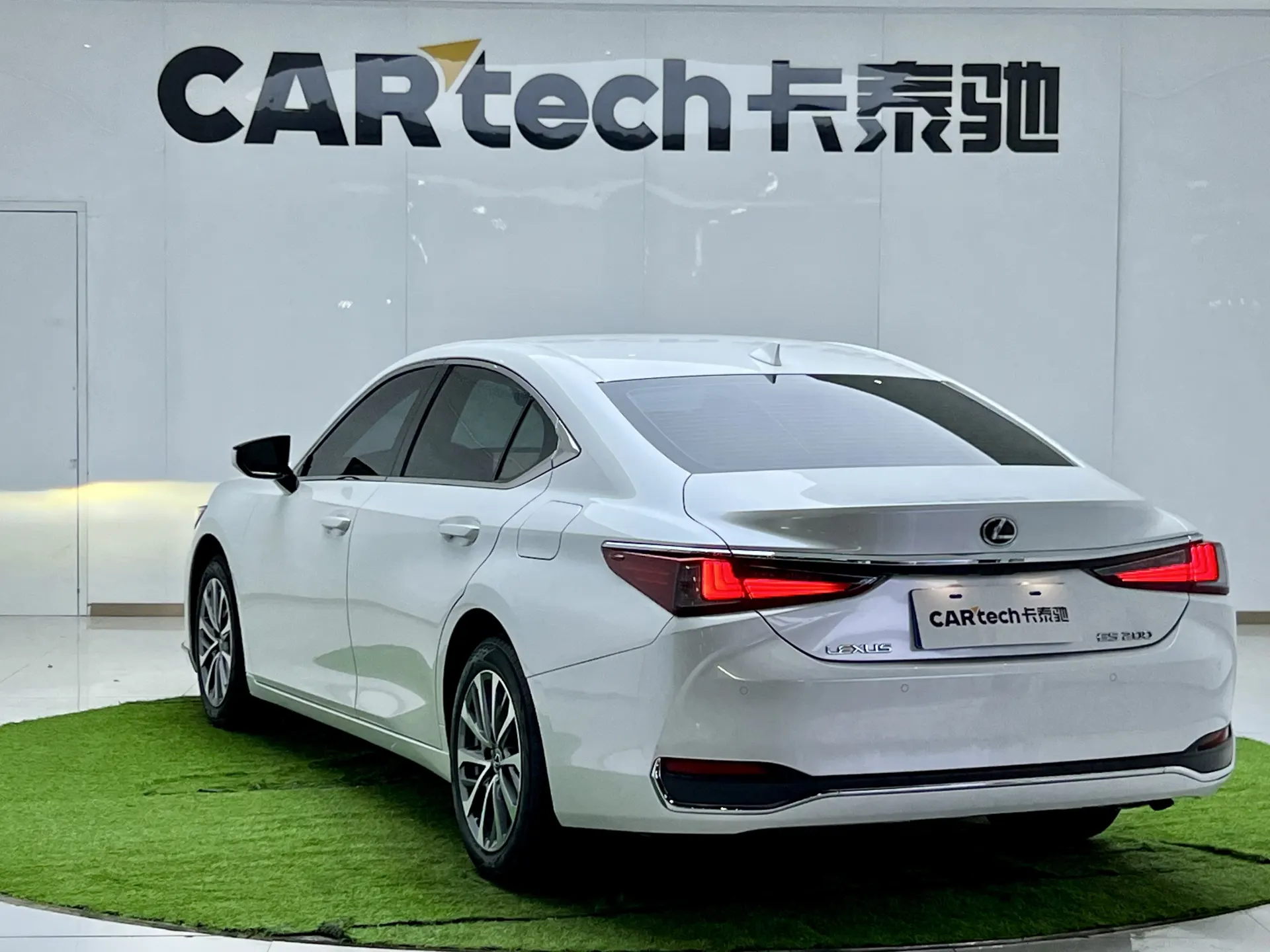 Lexus ES 200, 2024 все фото