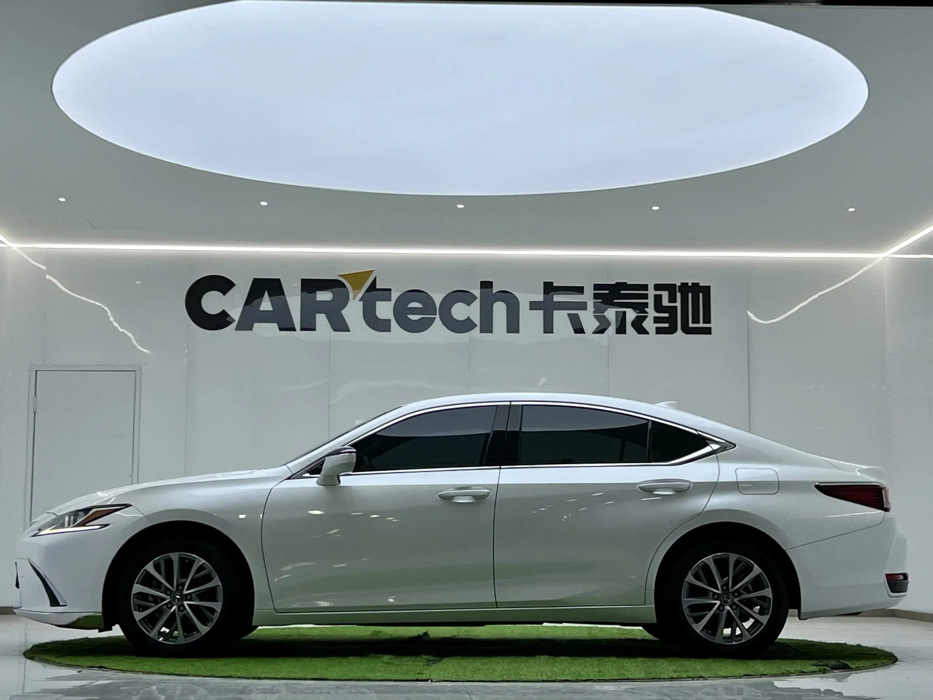 Lexus ES 200, 2024 6