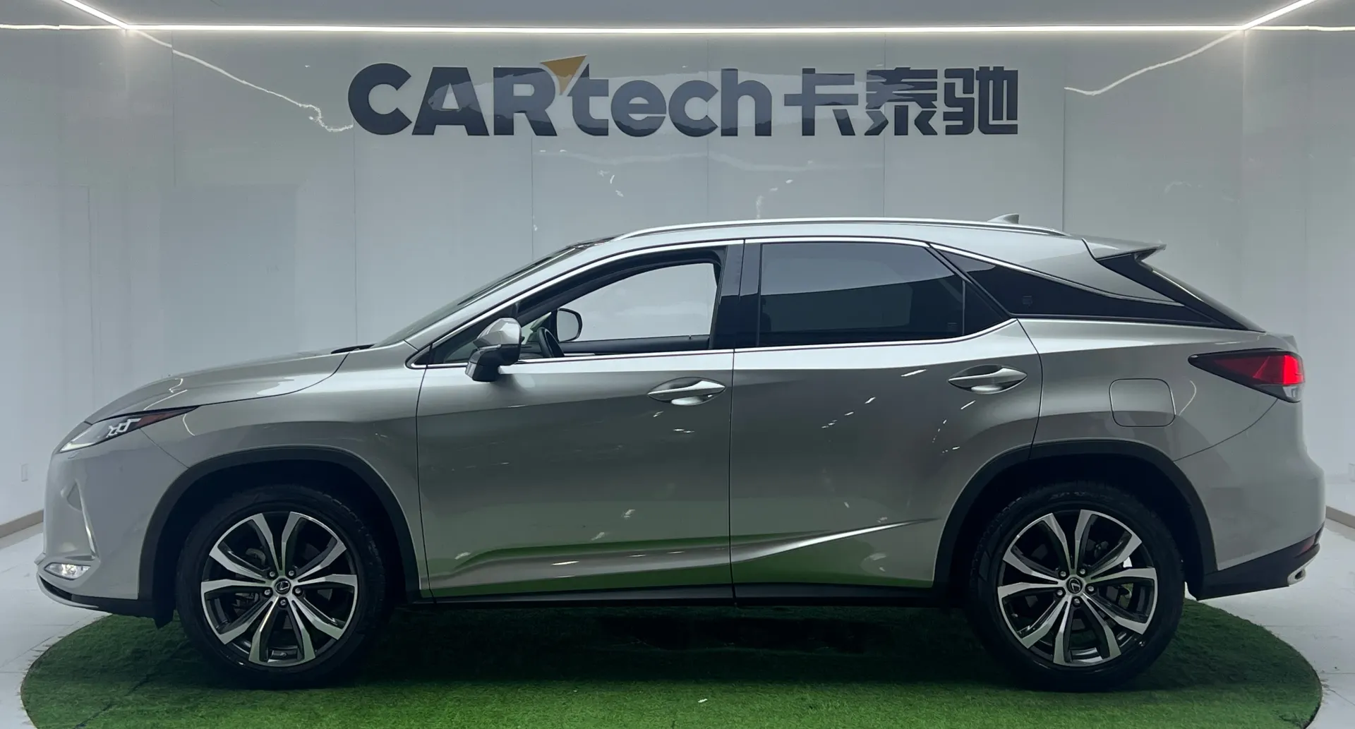 Lexus RX 300, 2022 22