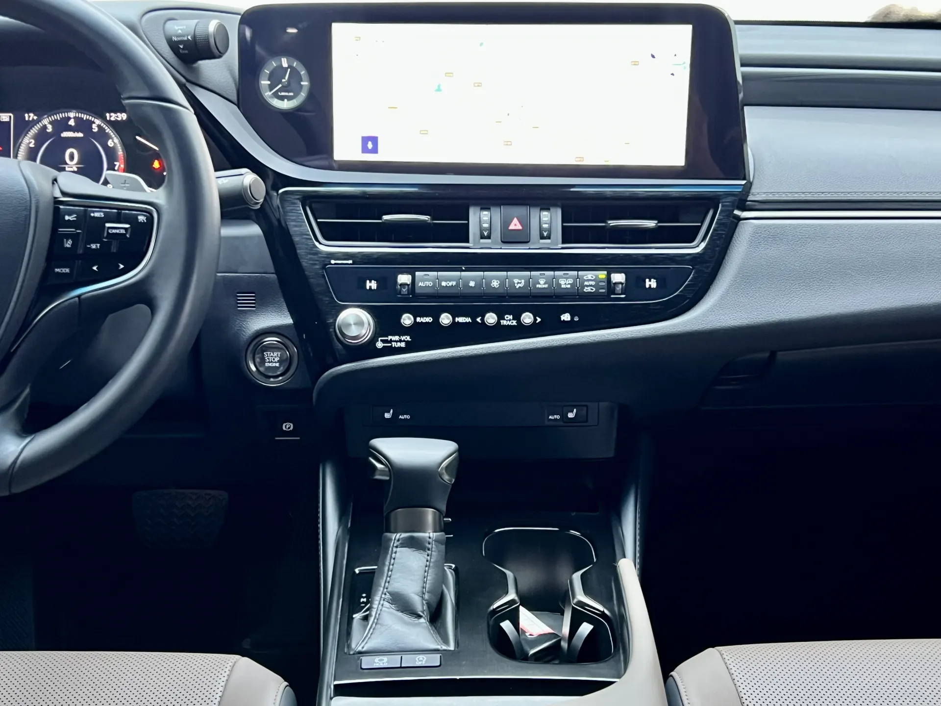 Lexus ES 200, 2024 18