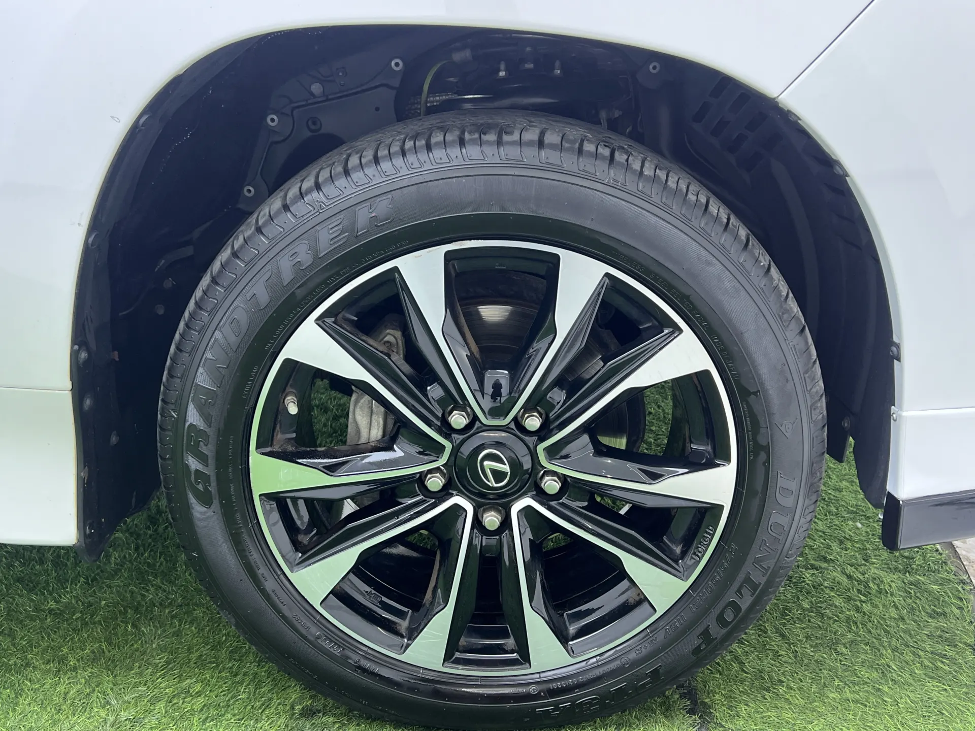 Lexus LX 570, 2022 4