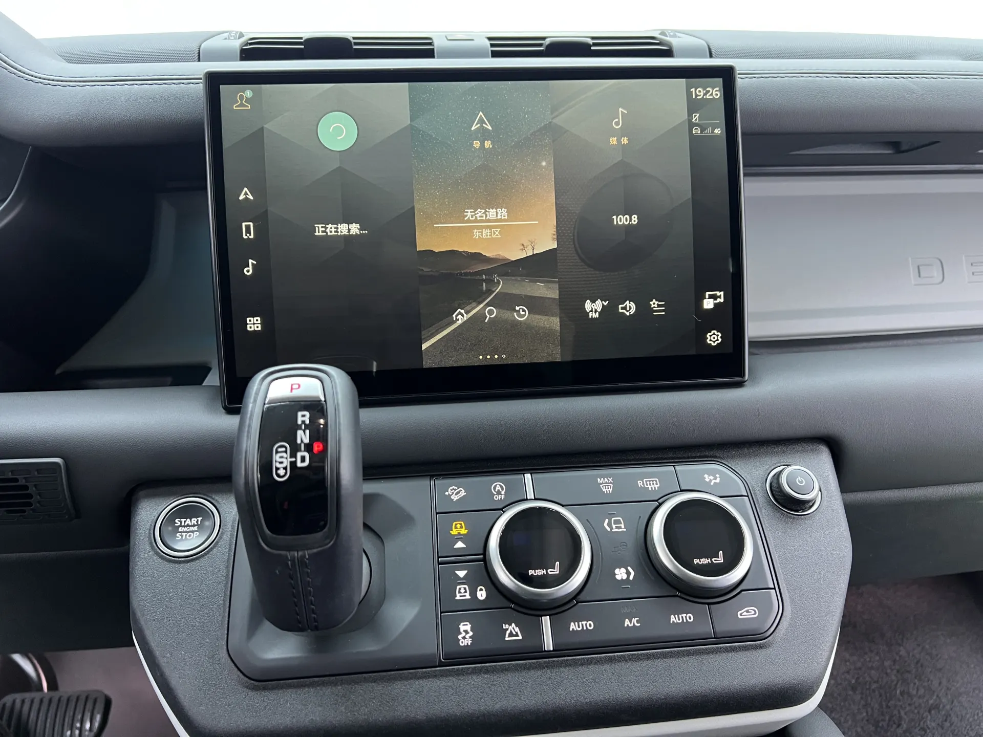 Land Rover Defender, 2023 21