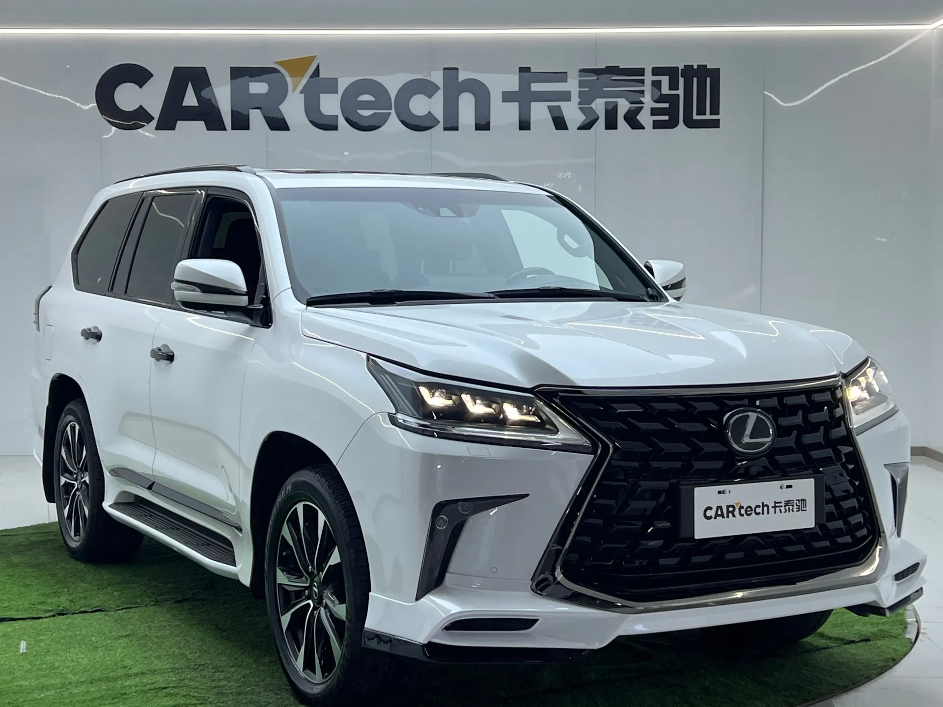 Lexus LX 570, 2022 23