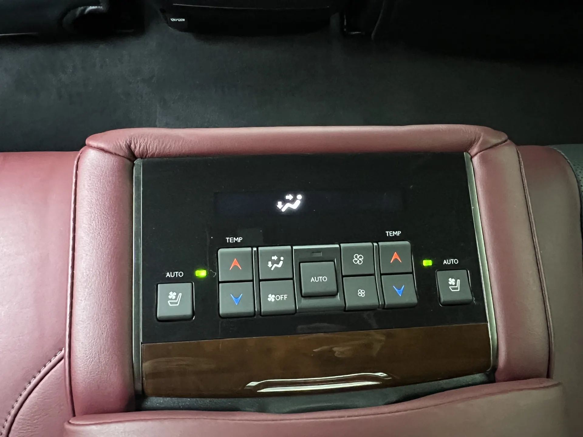 Lexus LX 570, 2022 11