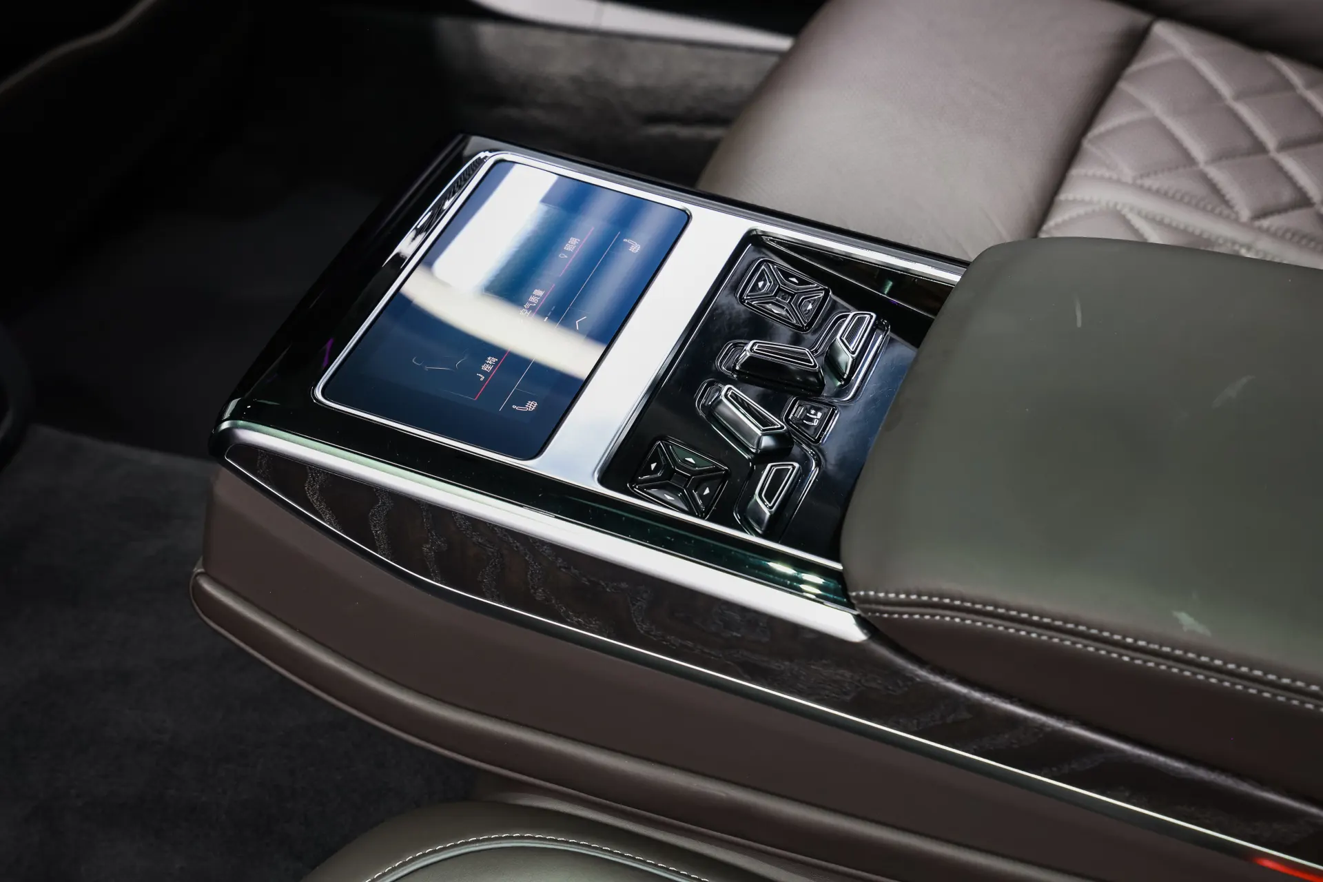 Audi A8L 50 TFSI, 2024 20